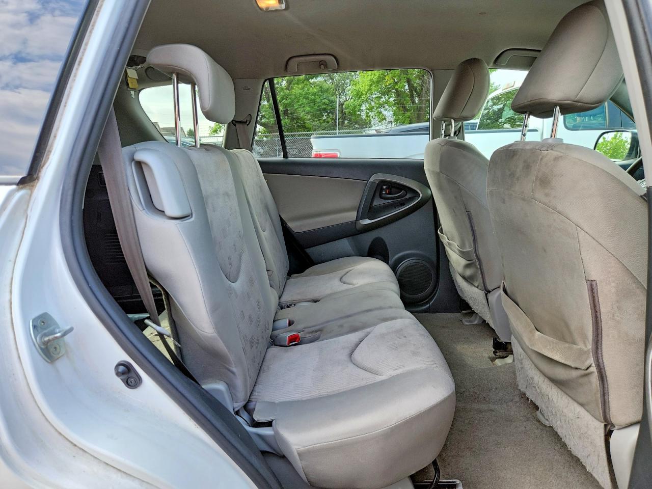 2010 Toyota Rav4 Base White vin: JTMBF4DV9AD022500