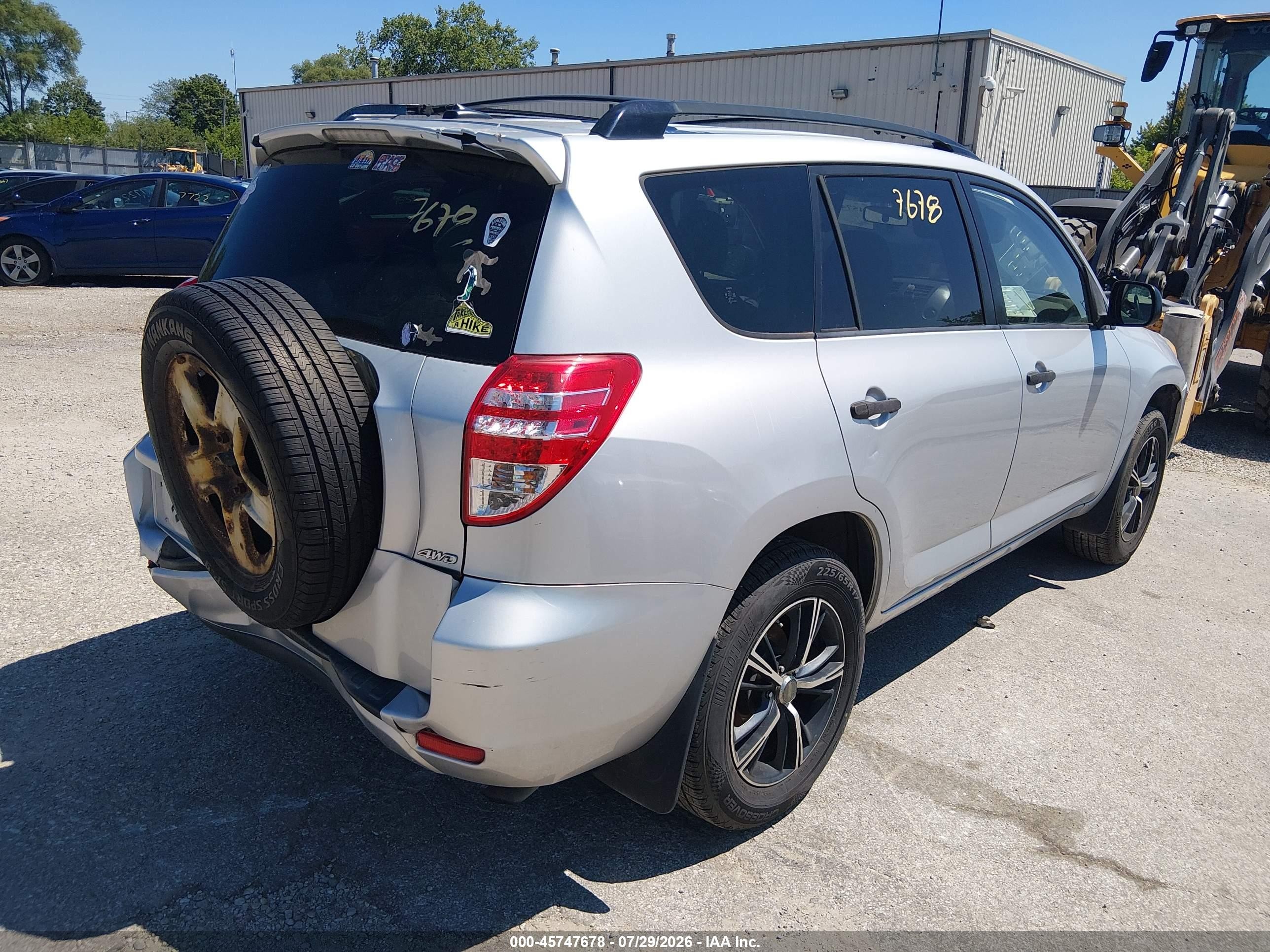 2010 Toyota Rav4   Серебряный vin: JTMBF4DV9AD025185