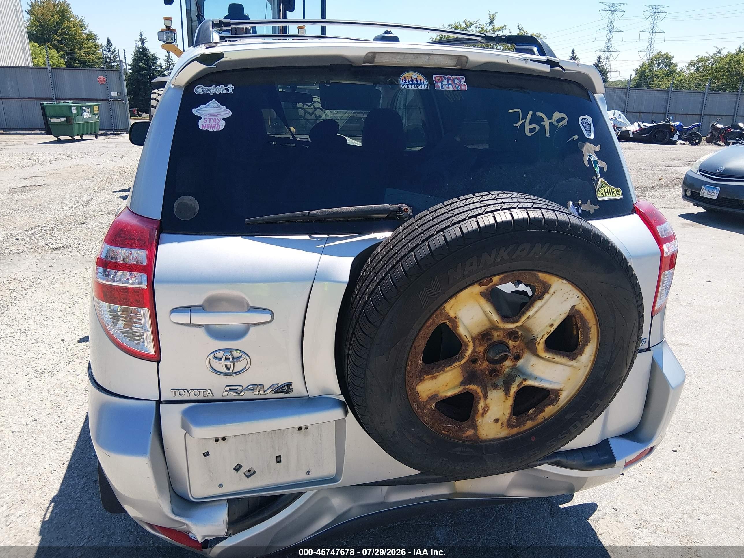 2010 Toyota Rav4   Серебряный vin: JTMBF4DV9AD025185