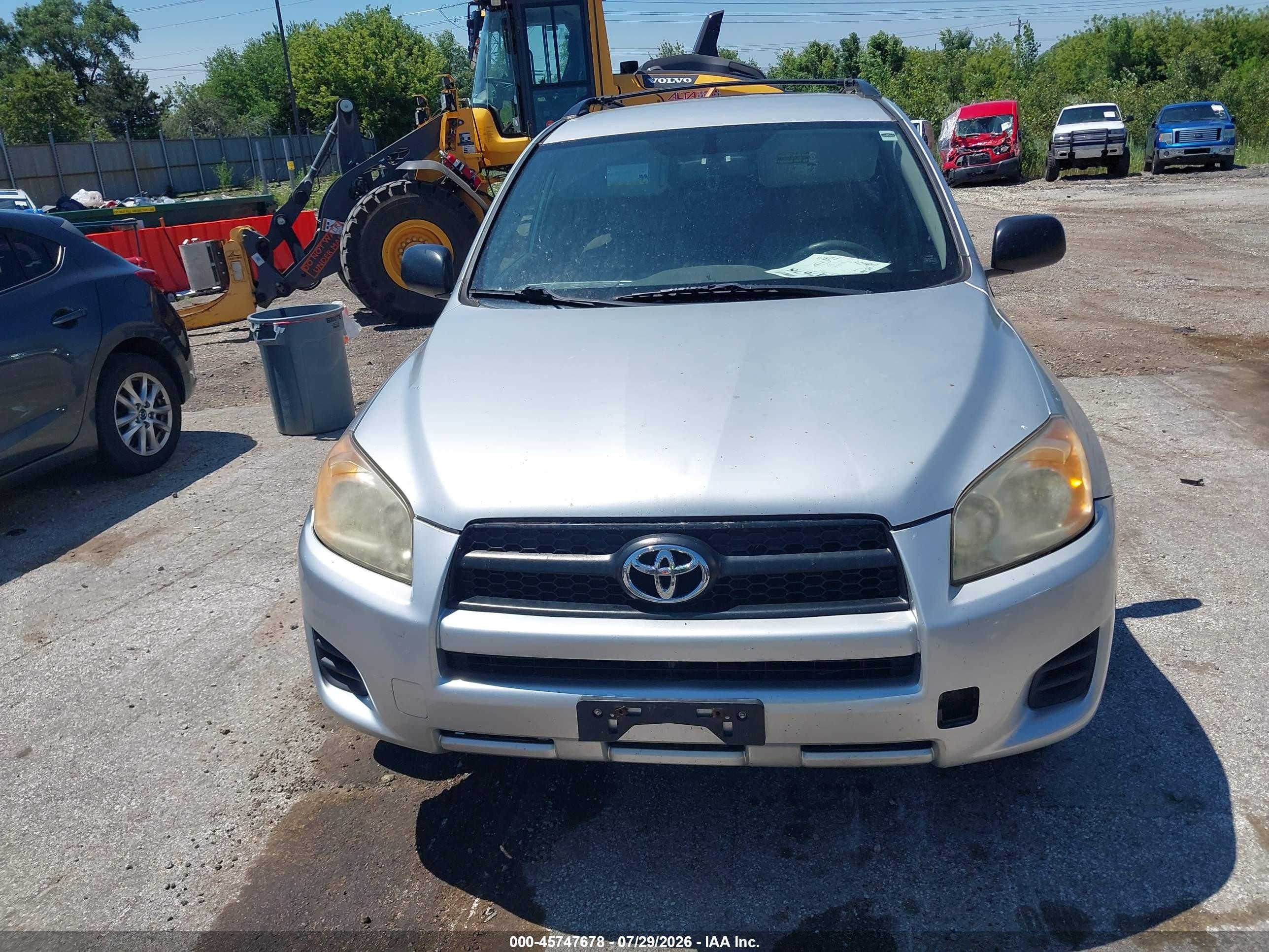 2010 Toyota Rav4   Серебряный vin: JTMBF4DV9AD025185