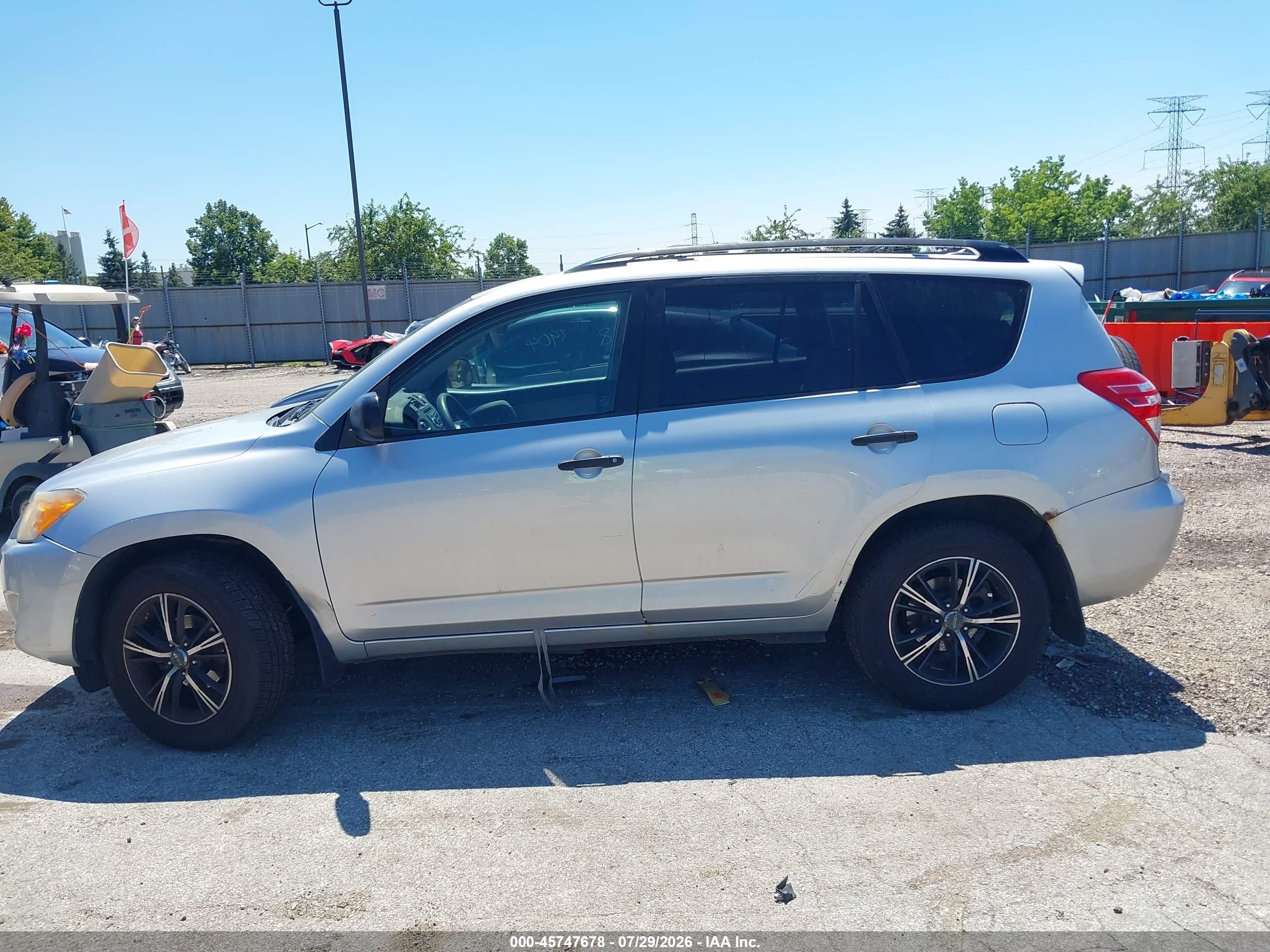 2010 Toyota Rav4   Серебряный vin: JTMBF4DV9AD025185