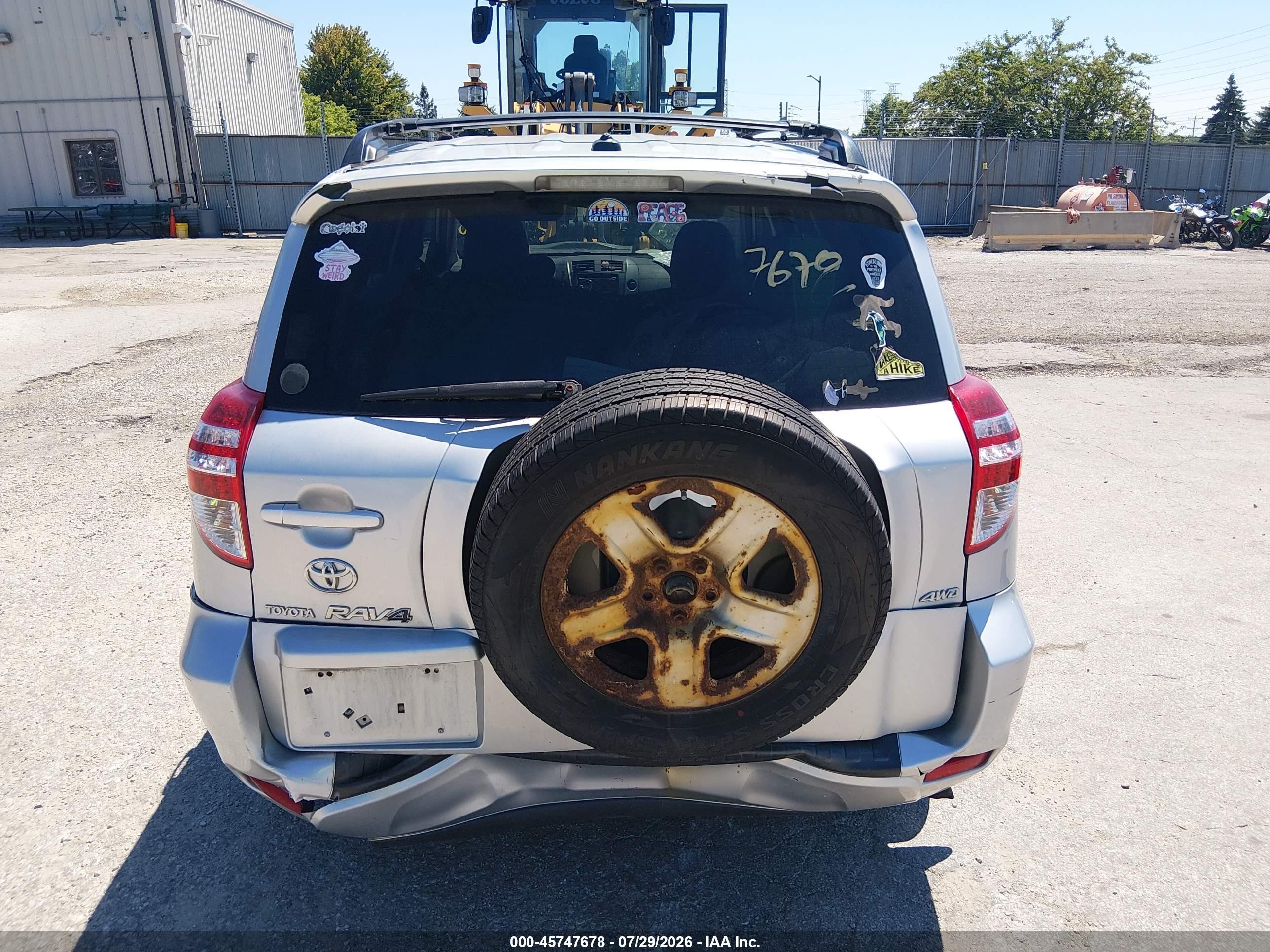 2010 Toyota Rav4   Серебряный vin: JTMBF4DV9AD025185
