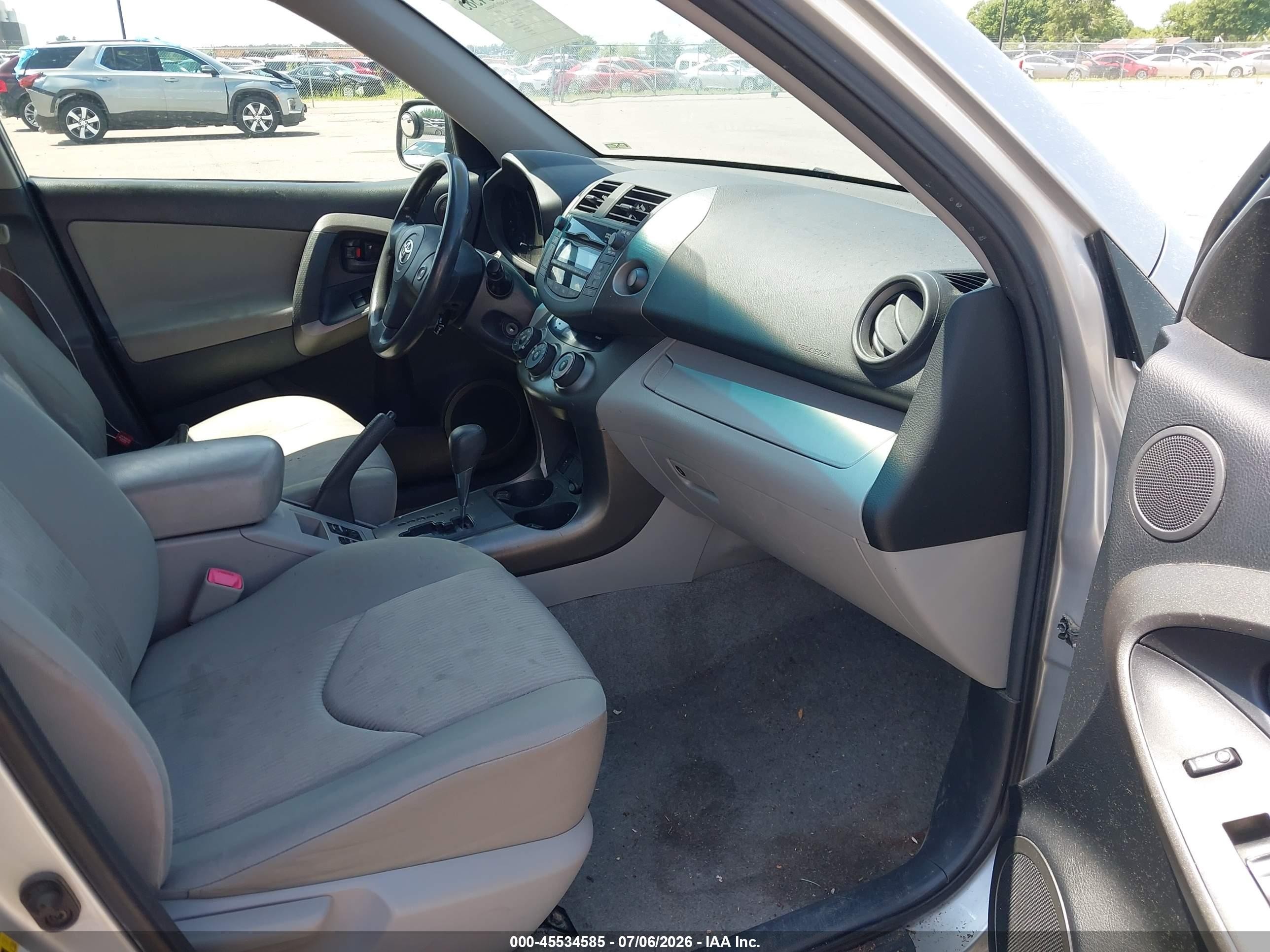 2010 Toyota Rav4   Серебряный vin: JTMBF4DVXAD023560