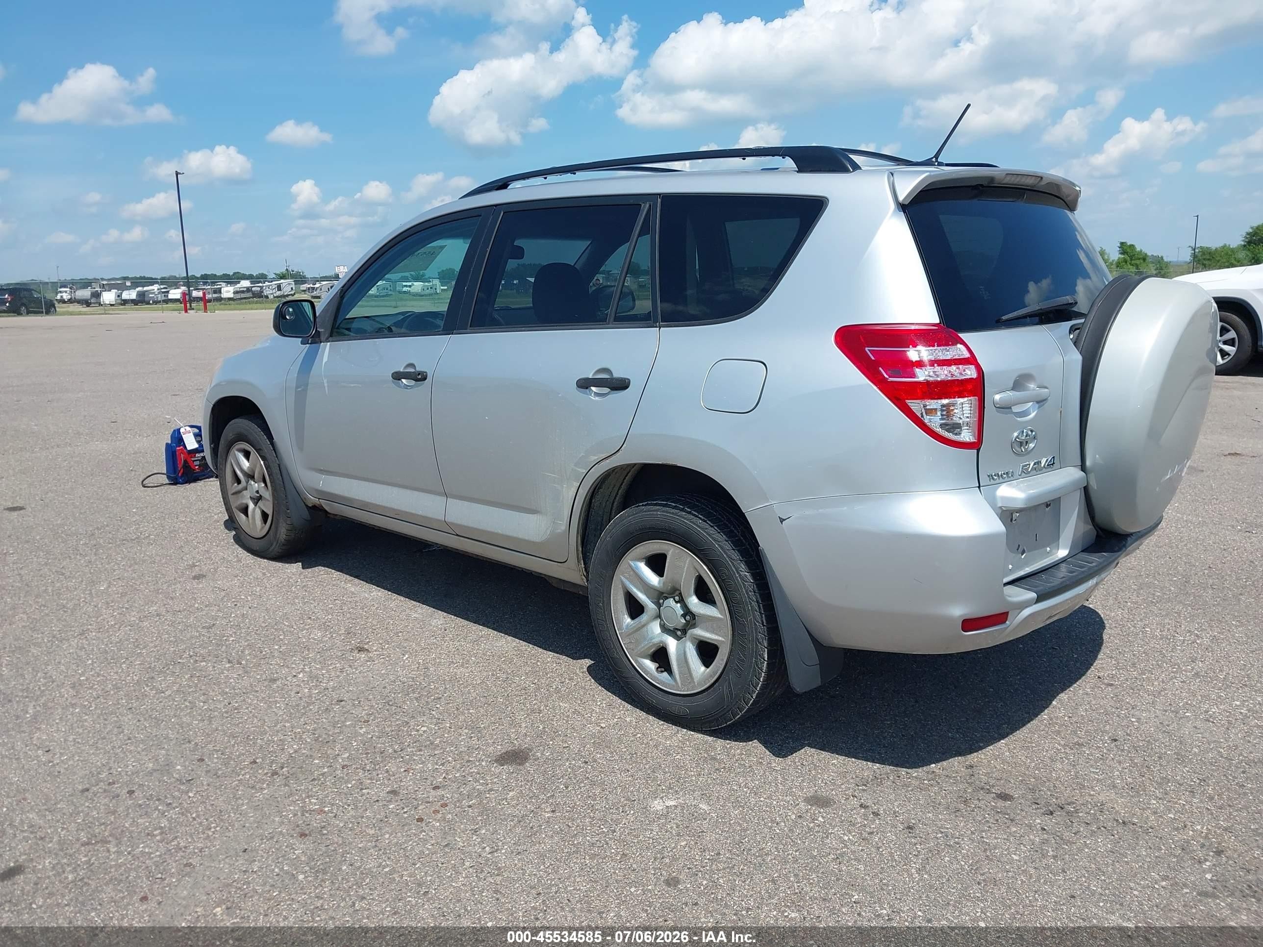 2010 Toyota Rav4   Серебряный vin: JTMBF4DVXAD023560