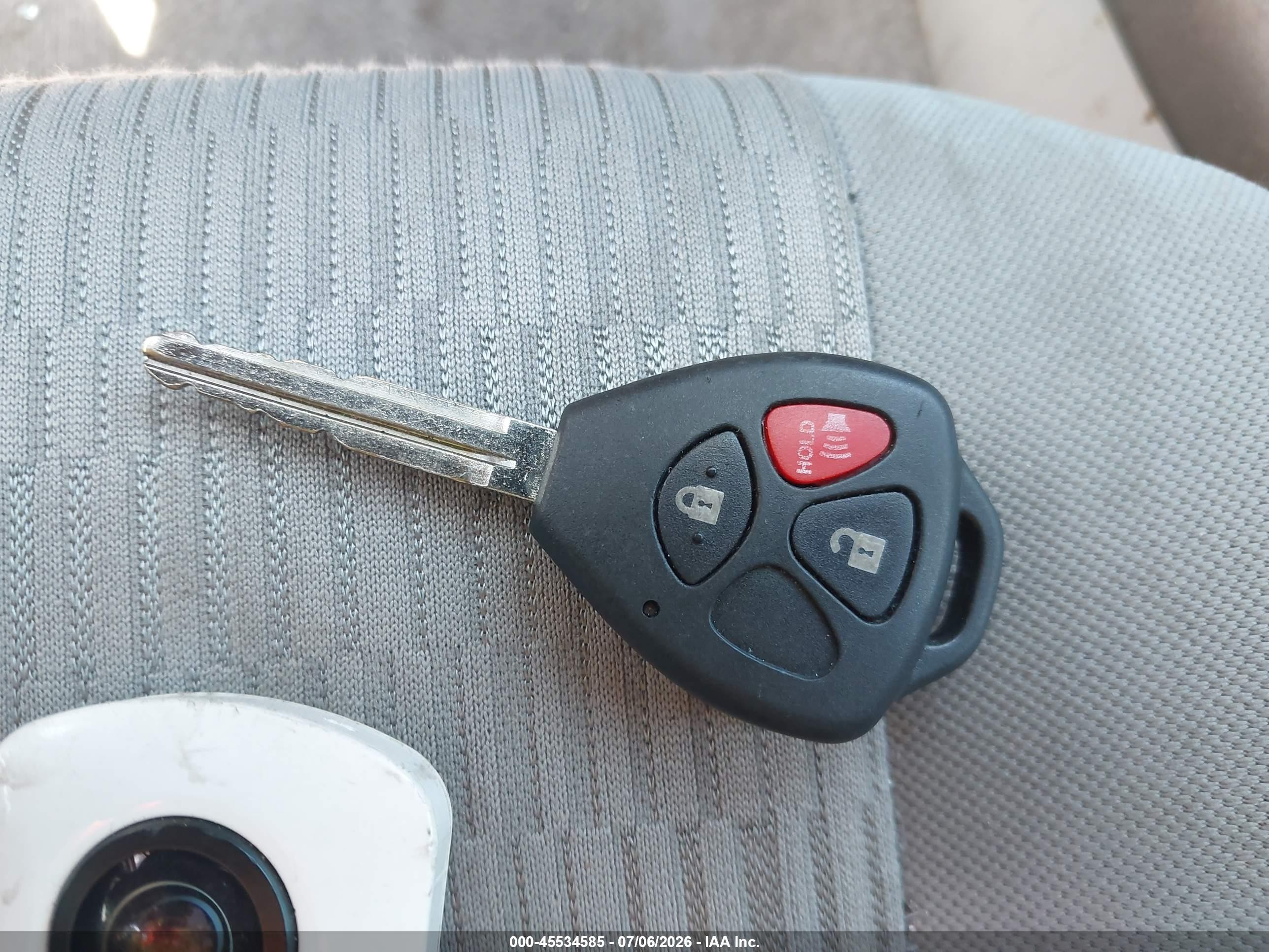 2010 Toyota Rav4   Серебряный vin: JTMBF4DVXAD023560
