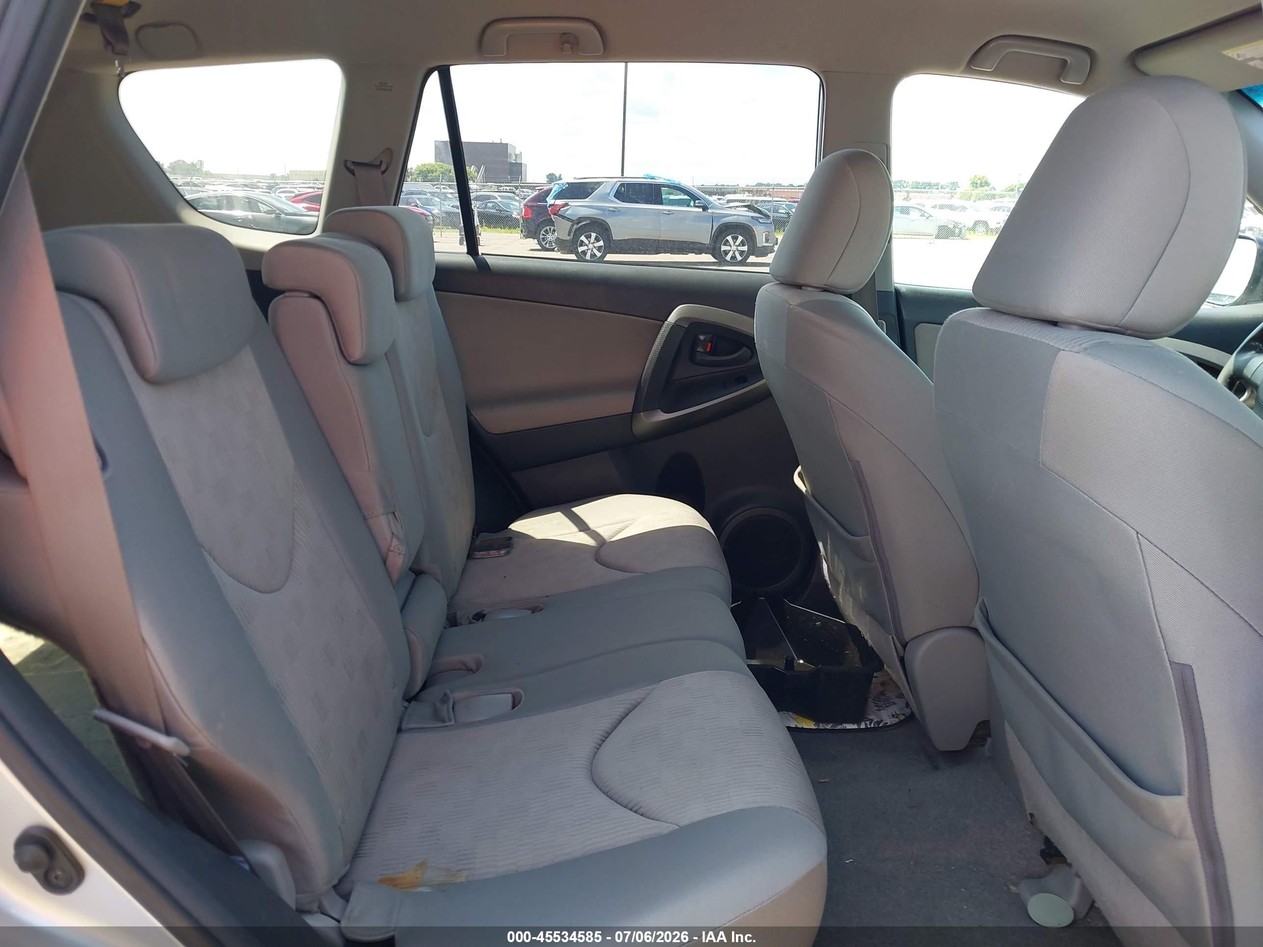 2010 Toyota Rav4   Серебряный vin: JTMBF4DVXAD023560