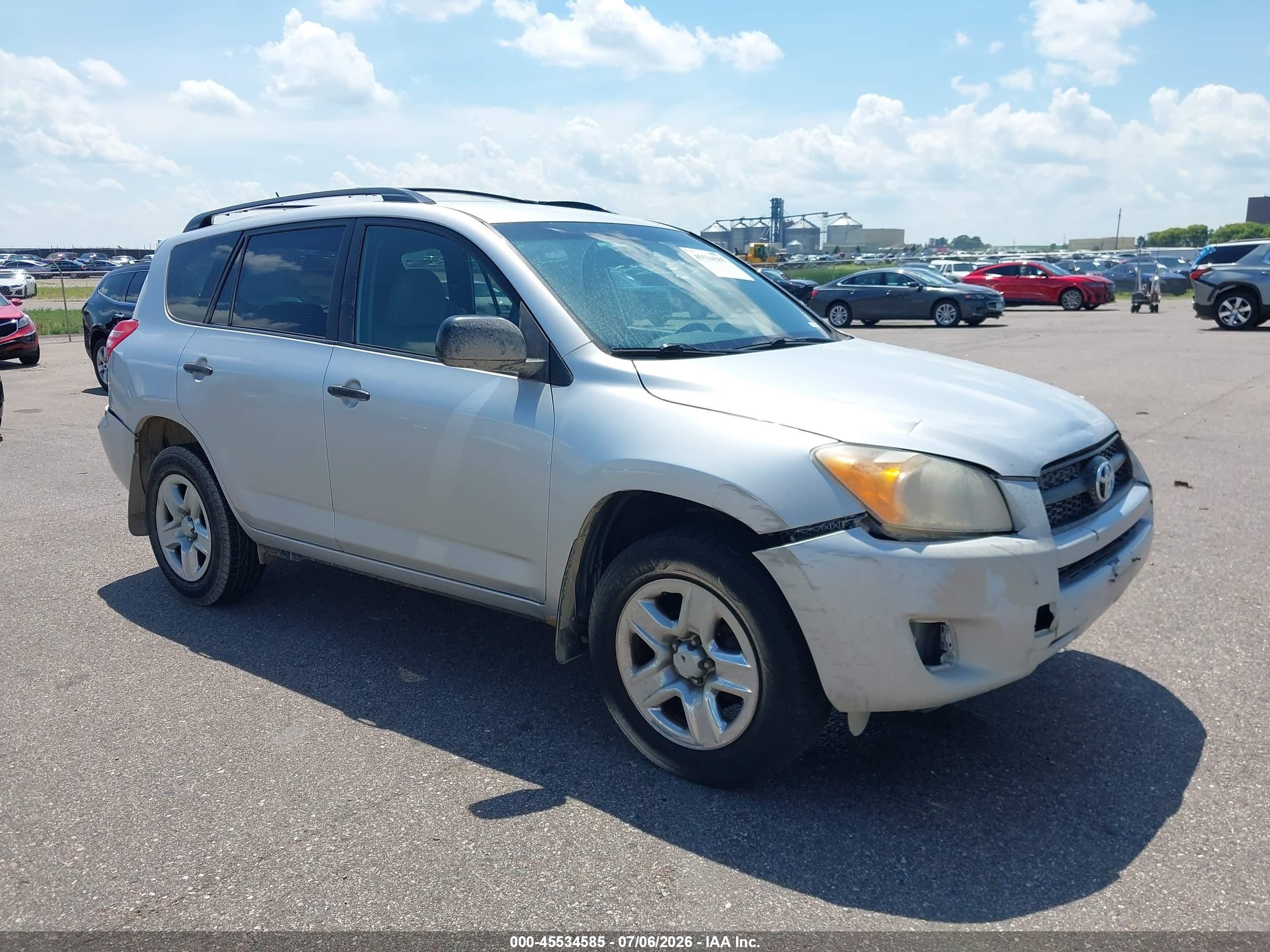 2010 Toyota Rav4   Серебряный vin: JTMBF4DVXAD023560
