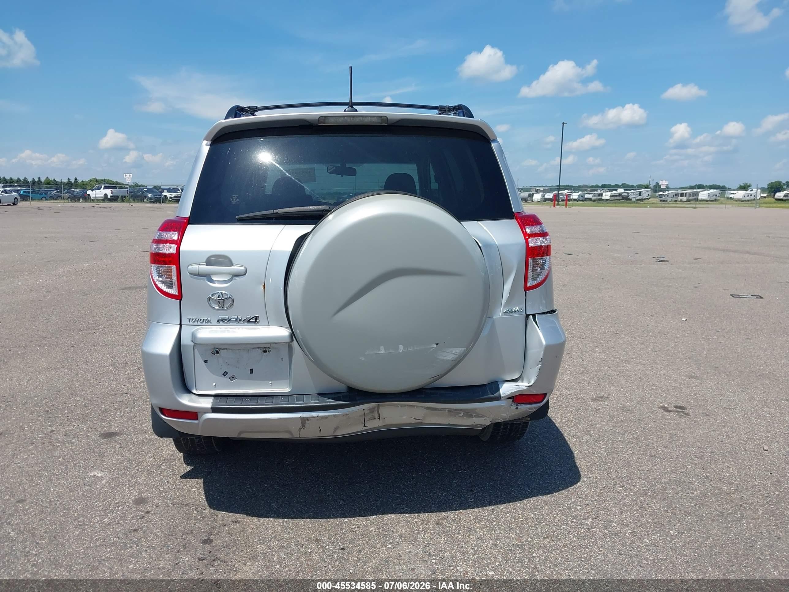 2010 Toyota Rav4   Серебряный vin: JTMBF4DVXAD023560