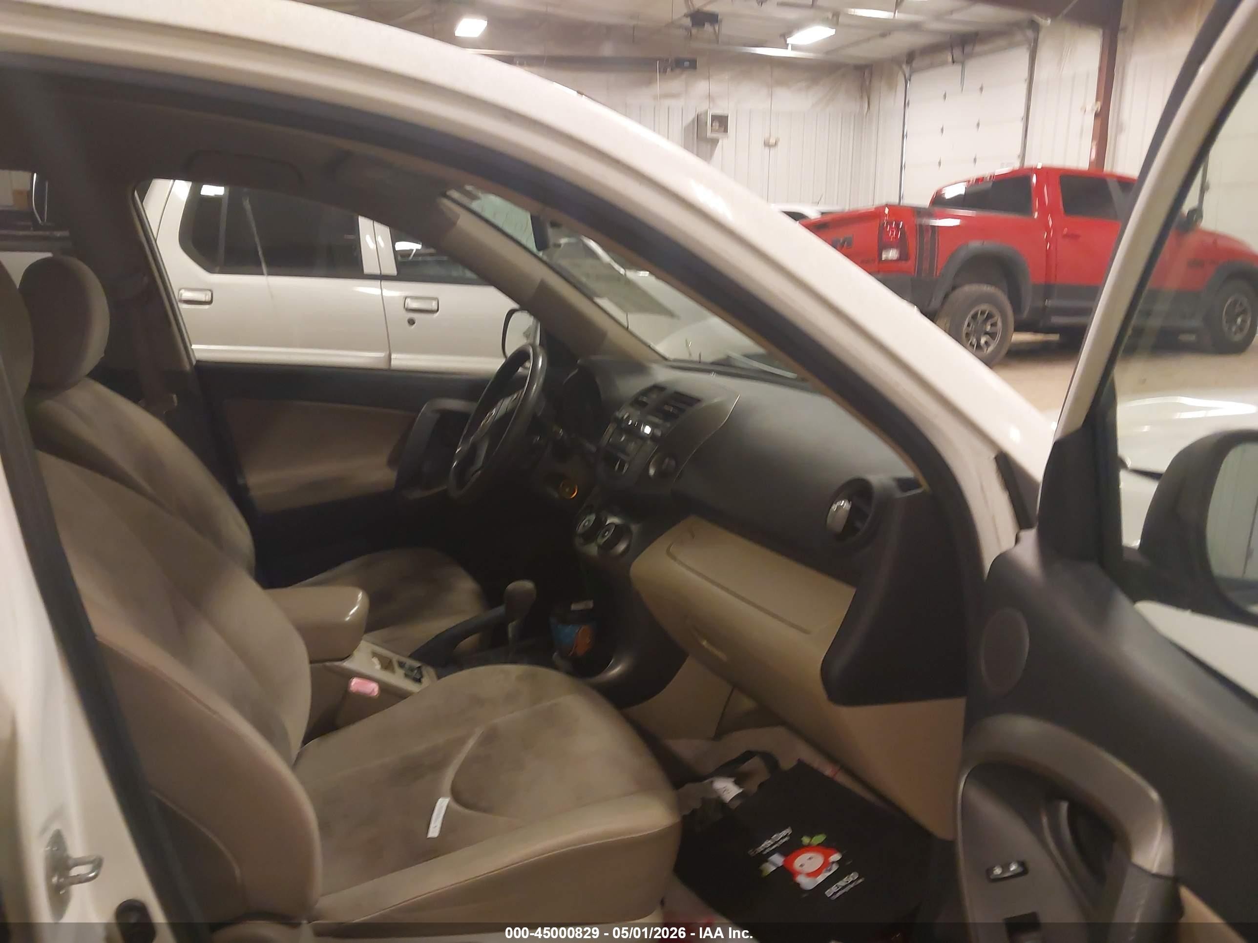 2010 Toyota Rav4   White vin: JTMBF4DVXAD027463