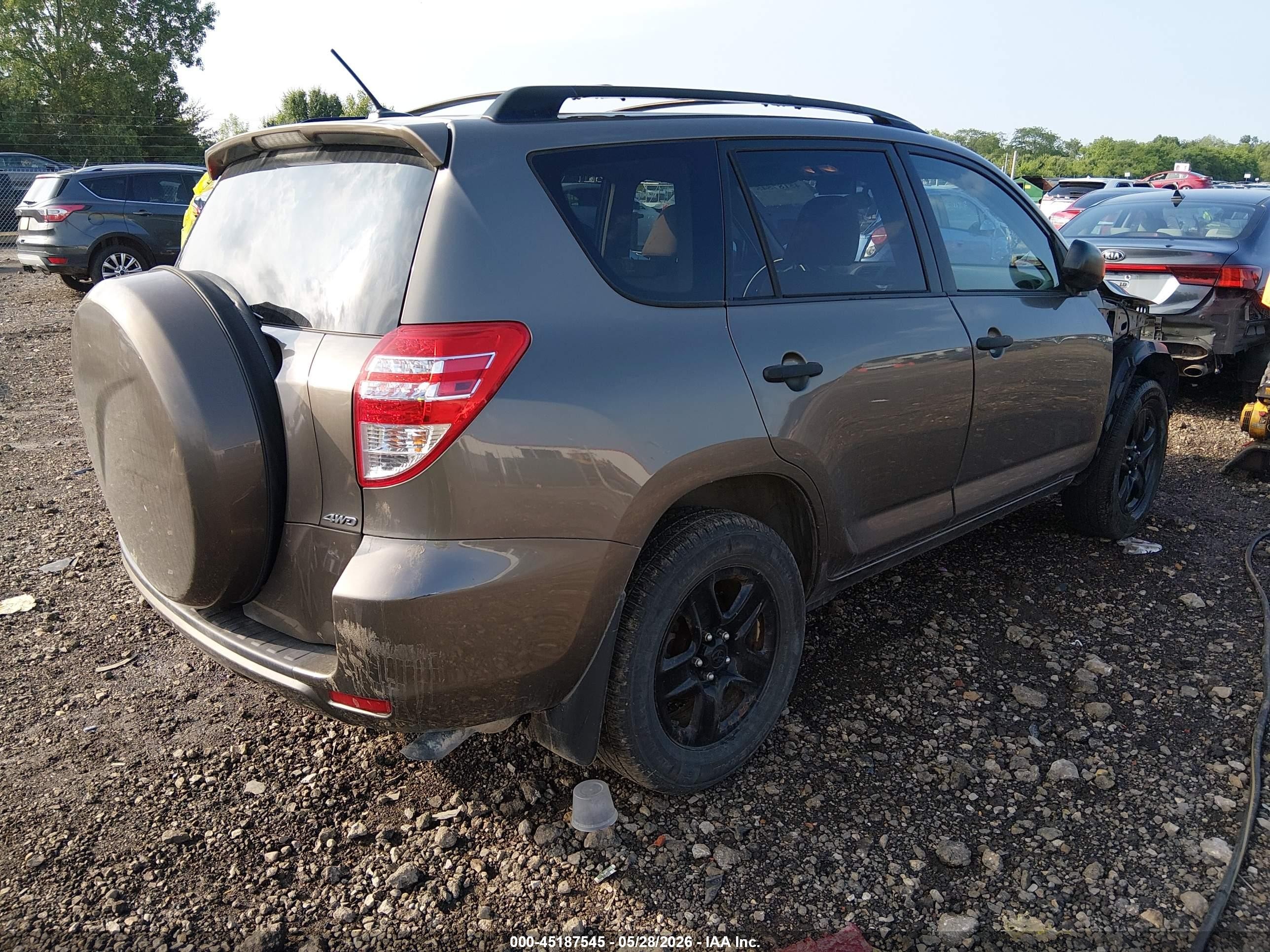 2010 Toyota Rav4   Серый vin: JTMBF4DVXAD039631