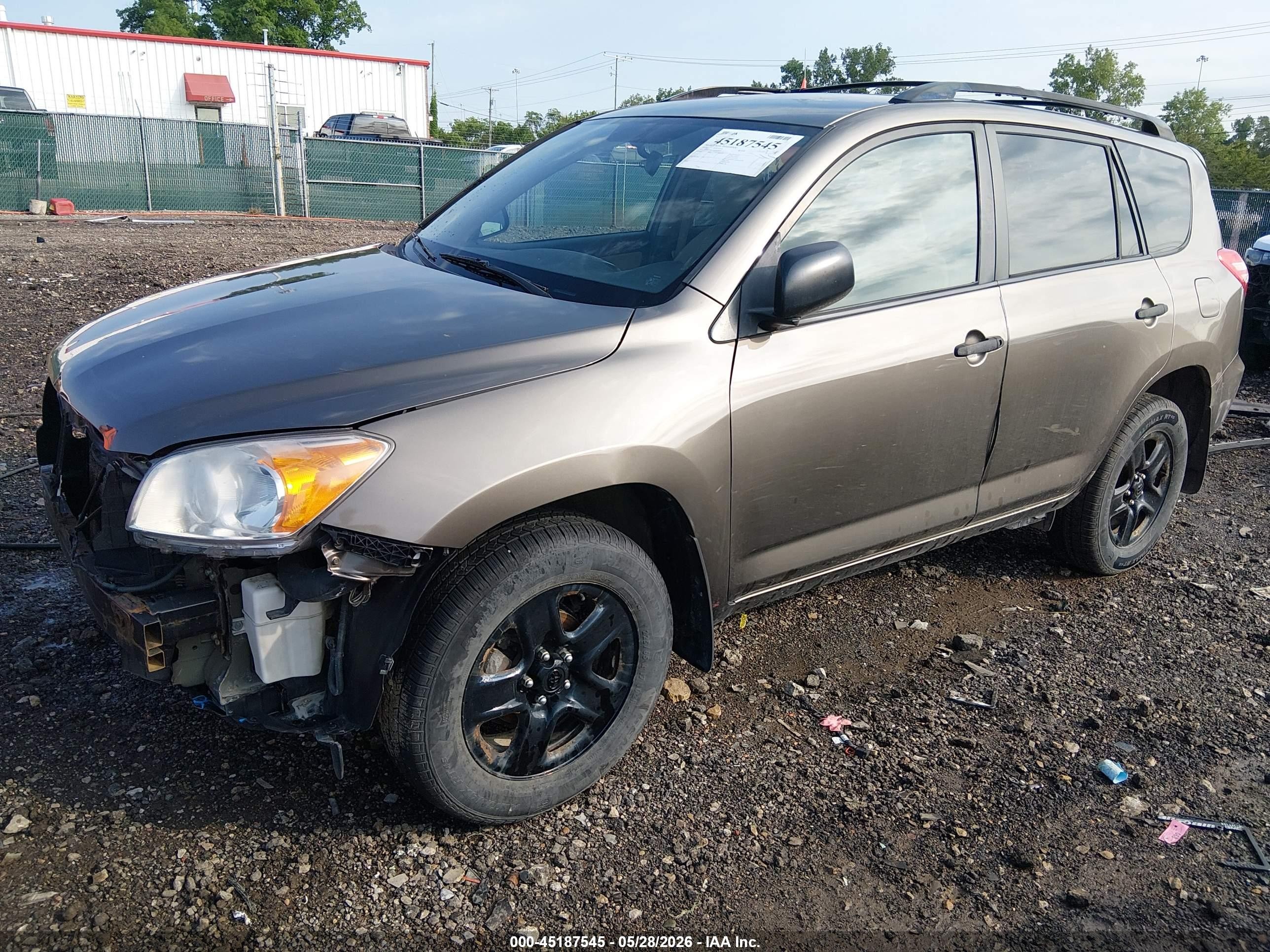 2010 Toyota Rav4   Серый vin: JTMBF4DVXAD039631
