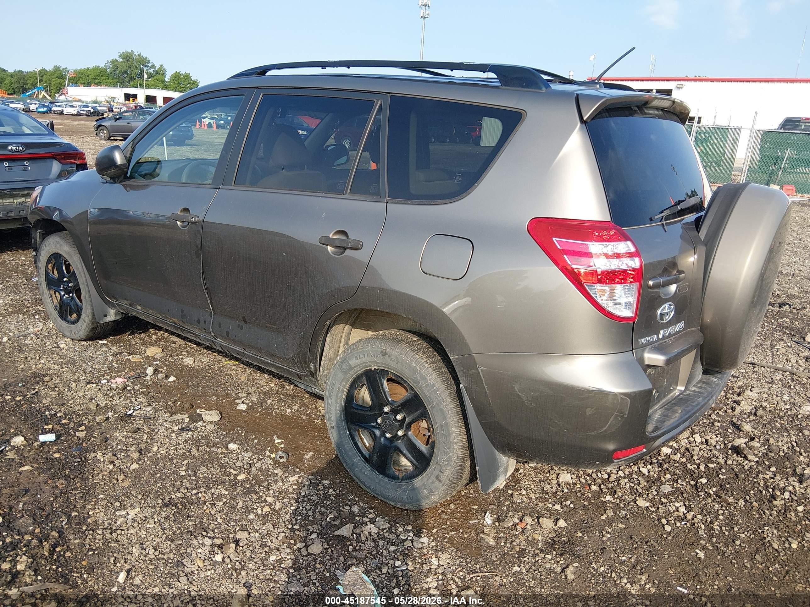 2010 Toyota Rav4   Серый vin: JTMBF4DVXAD039631