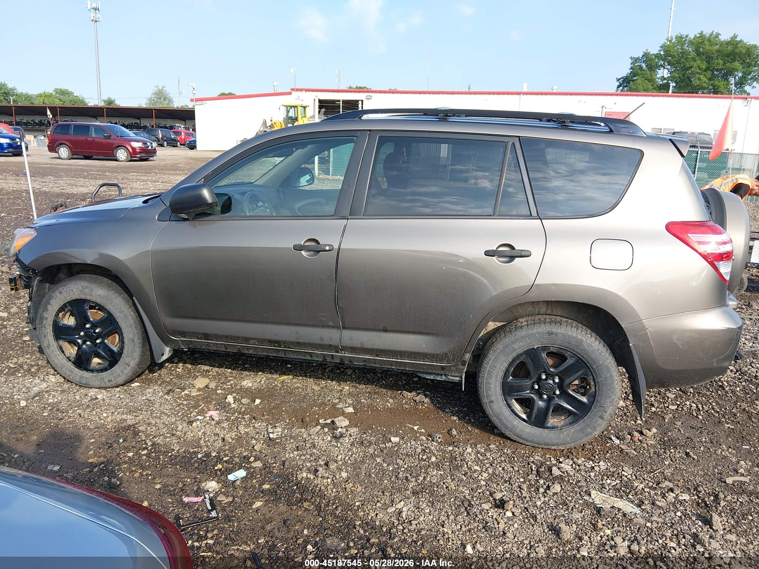 2010 Toyota Rav4   Серый vin: JTMBF4DVXAD039631