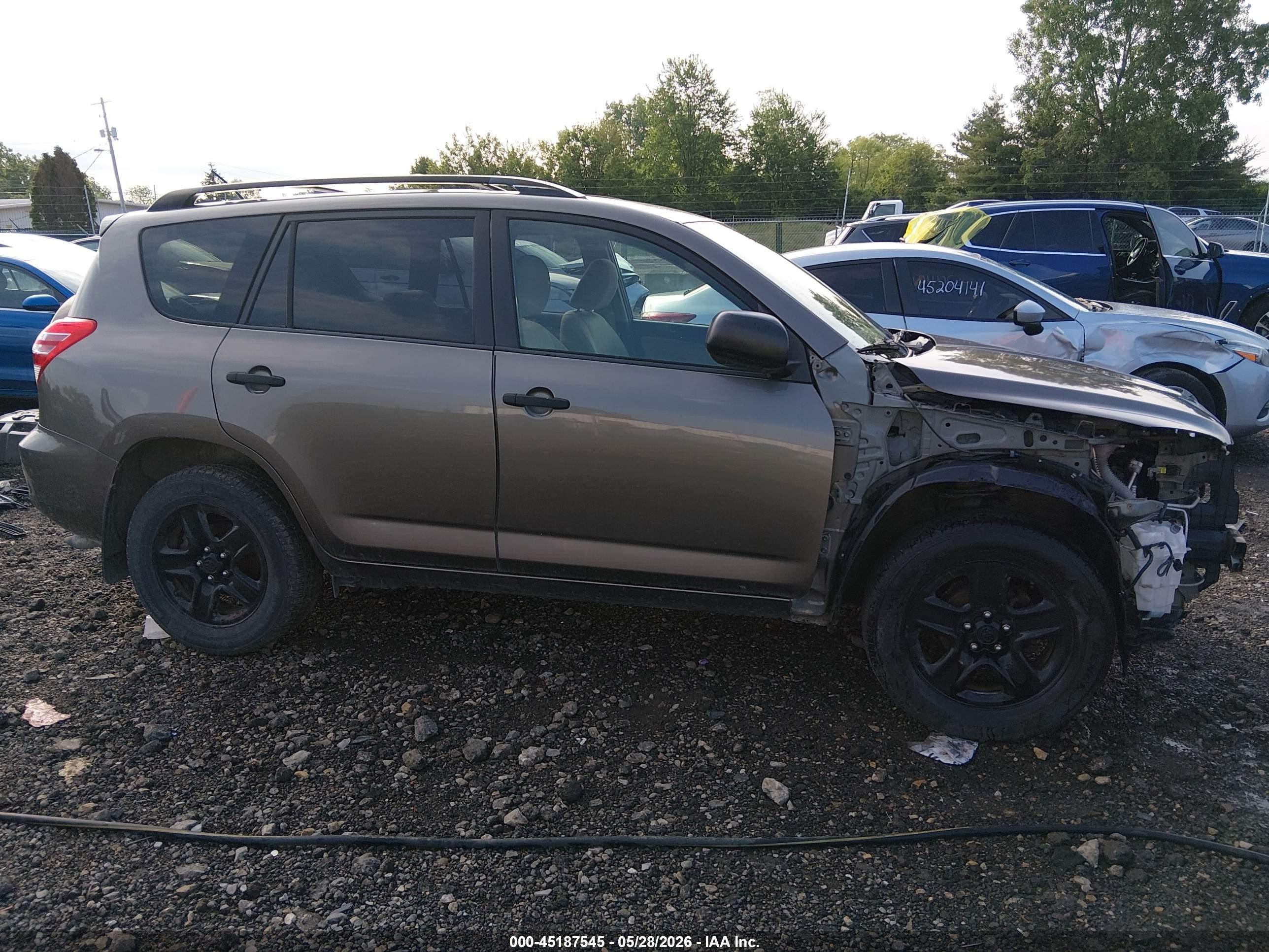 2010 Toyota Rav4   Серый vin: JTMBF4DVXAD039631