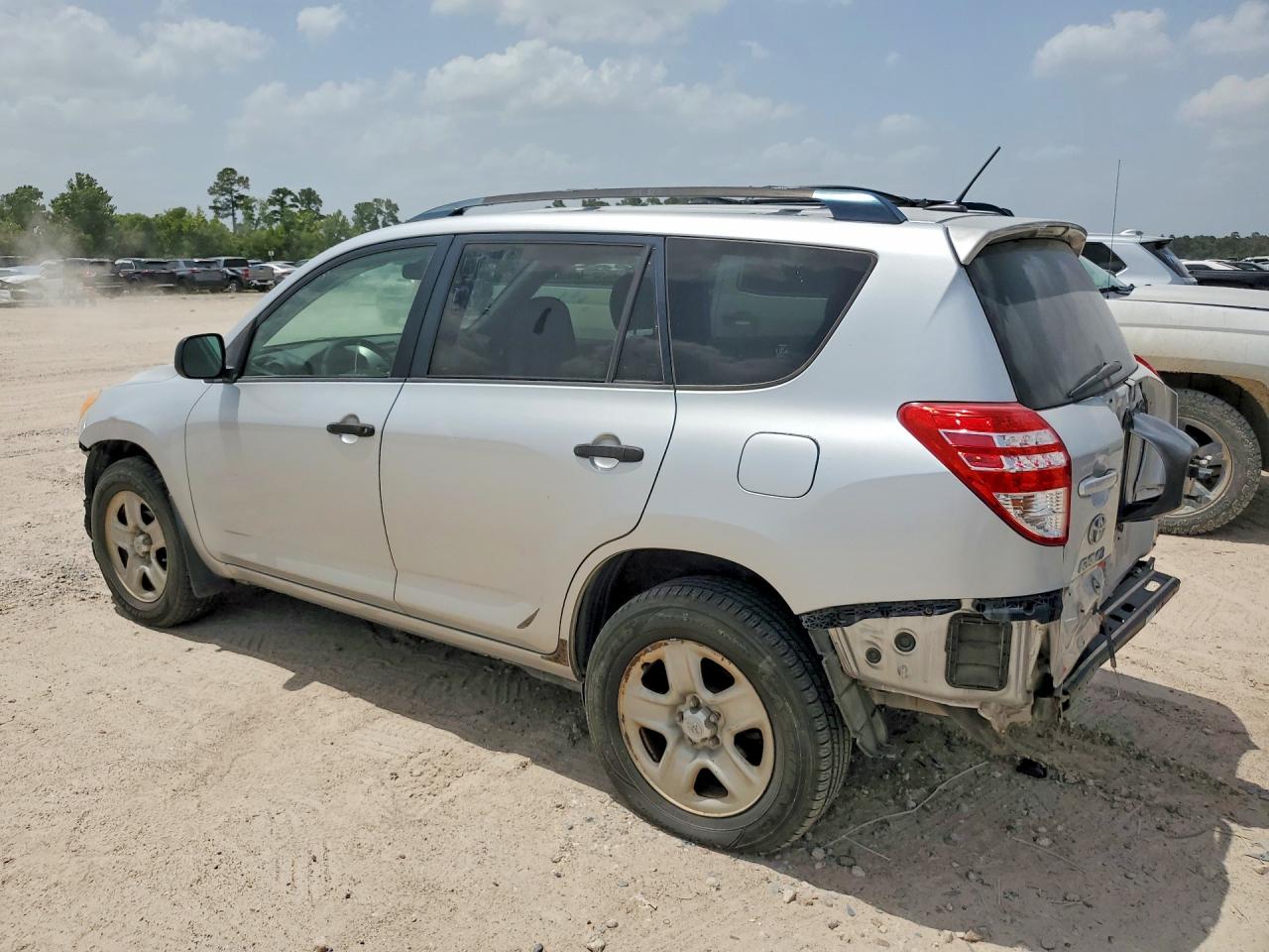 2011 Toyota Rav4 Base Серебряный vin: JTMBF4DVXBD041235