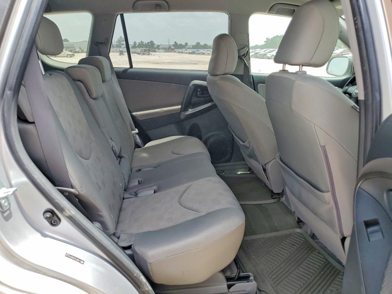 2011 Toyota Rav4 Base Серебряный vin: JTMBF4DVXBD041235