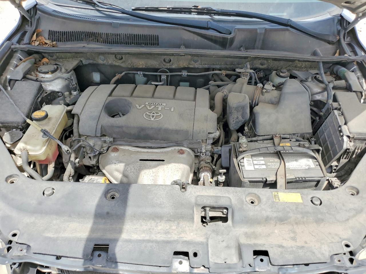 2011 Toyota Rav4 Base Серебряный vin: JTMBF4DVXBD041235