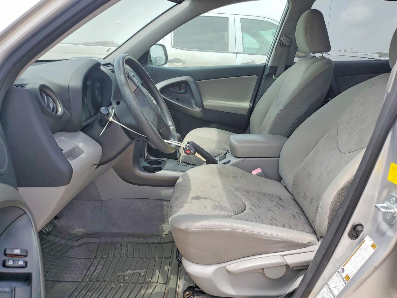 2011 Toyota Rav4 Base Серебряный vin: JTMBF4DVXBD041235