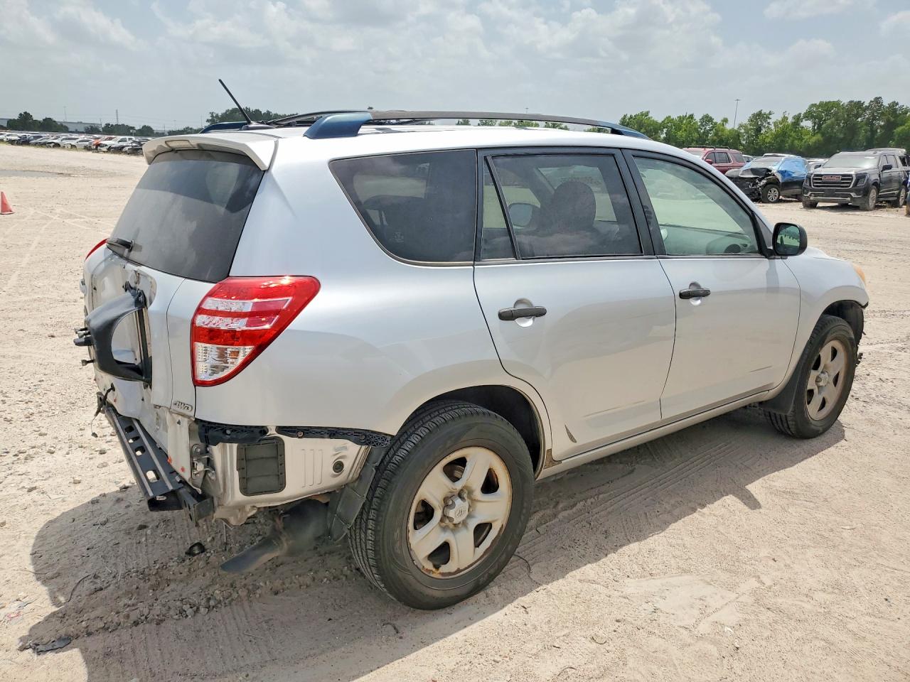 2011 Toyota Rav4 Base Серебряный vin: JTMBF4DVXBD041235