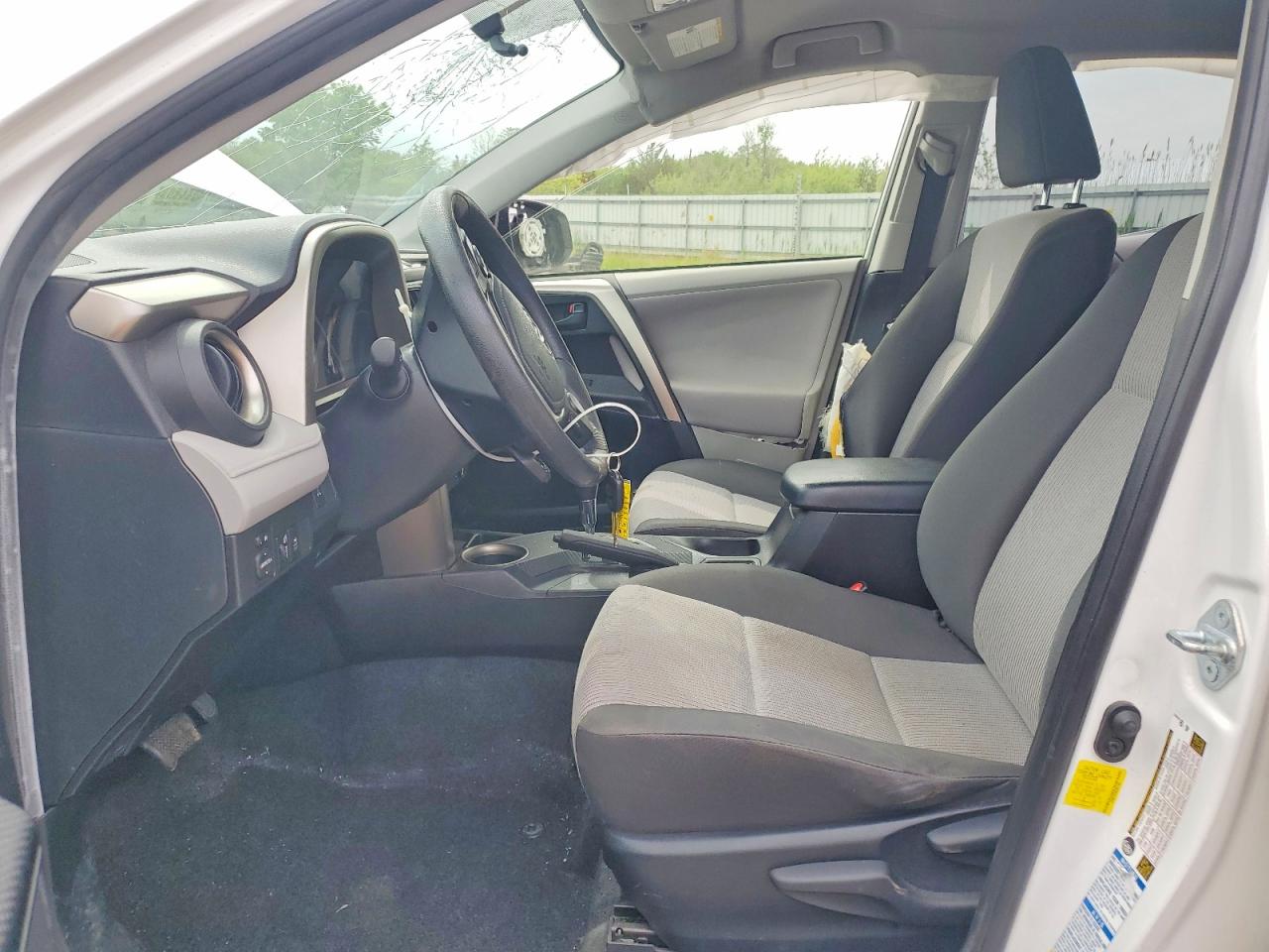 2013 Toyota Rav4 Le White vin: JTMBFREV0D5027384