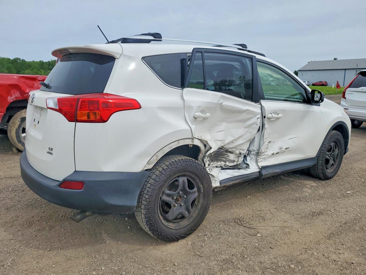 2013 Toyota Rav4 Le White vin: JTMBFREV0D5027384