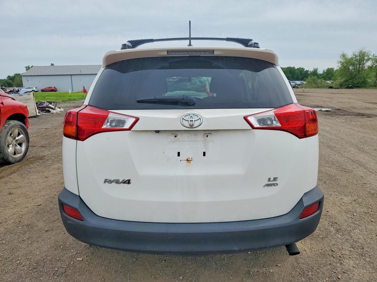 2013 Toyota Rav4 Le White vin: JTMBFREV0D5027384