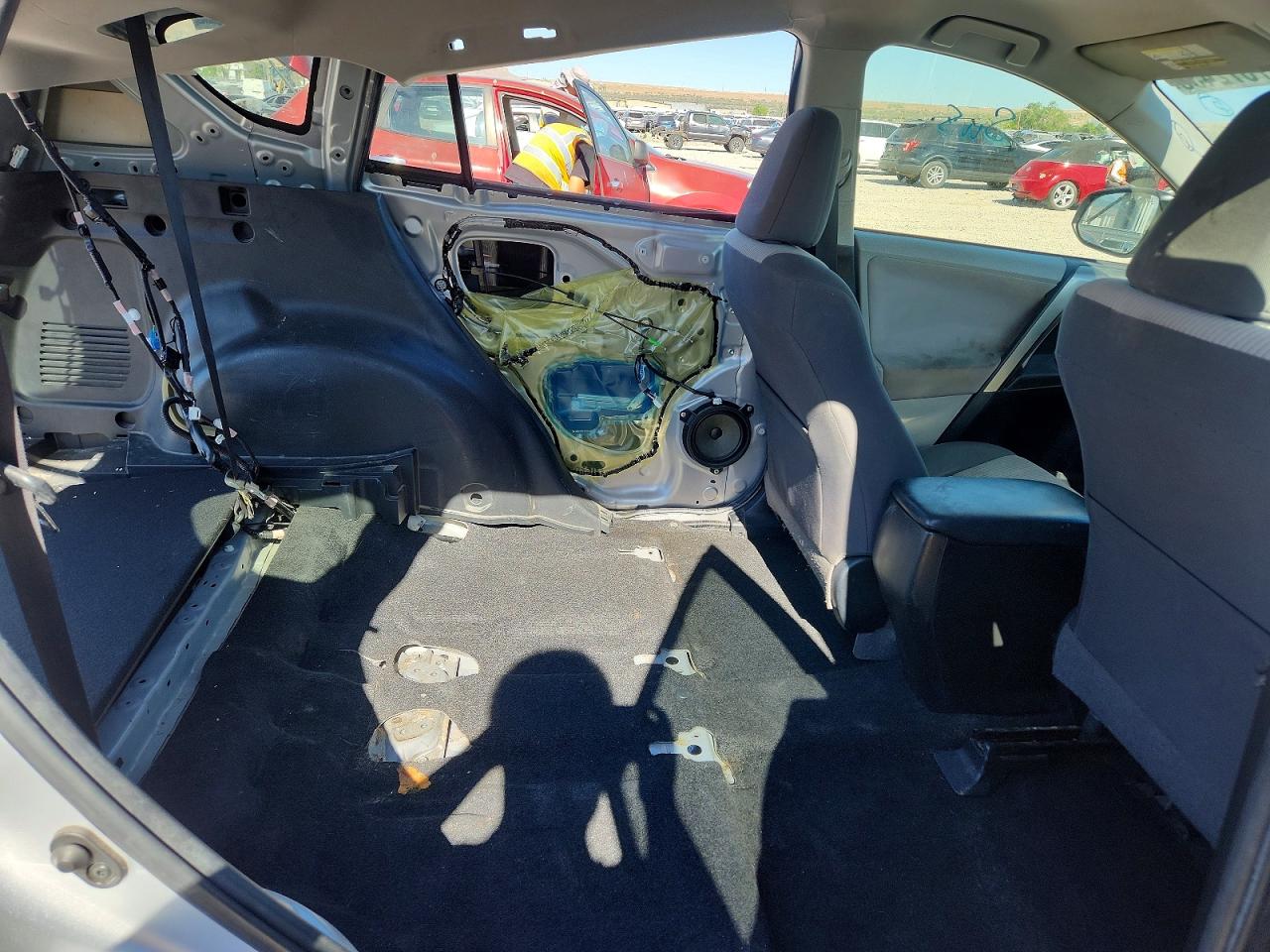 2013 Toyota Rav4 Le Silver vin: JTMBFREV0DD028122
