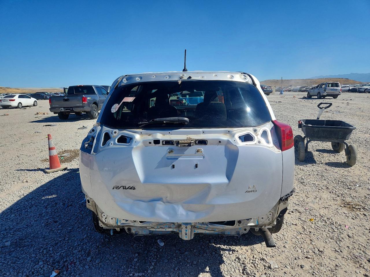 2013 Toyota Rav4 Le Silver vin: JTMBFREV0DD028122