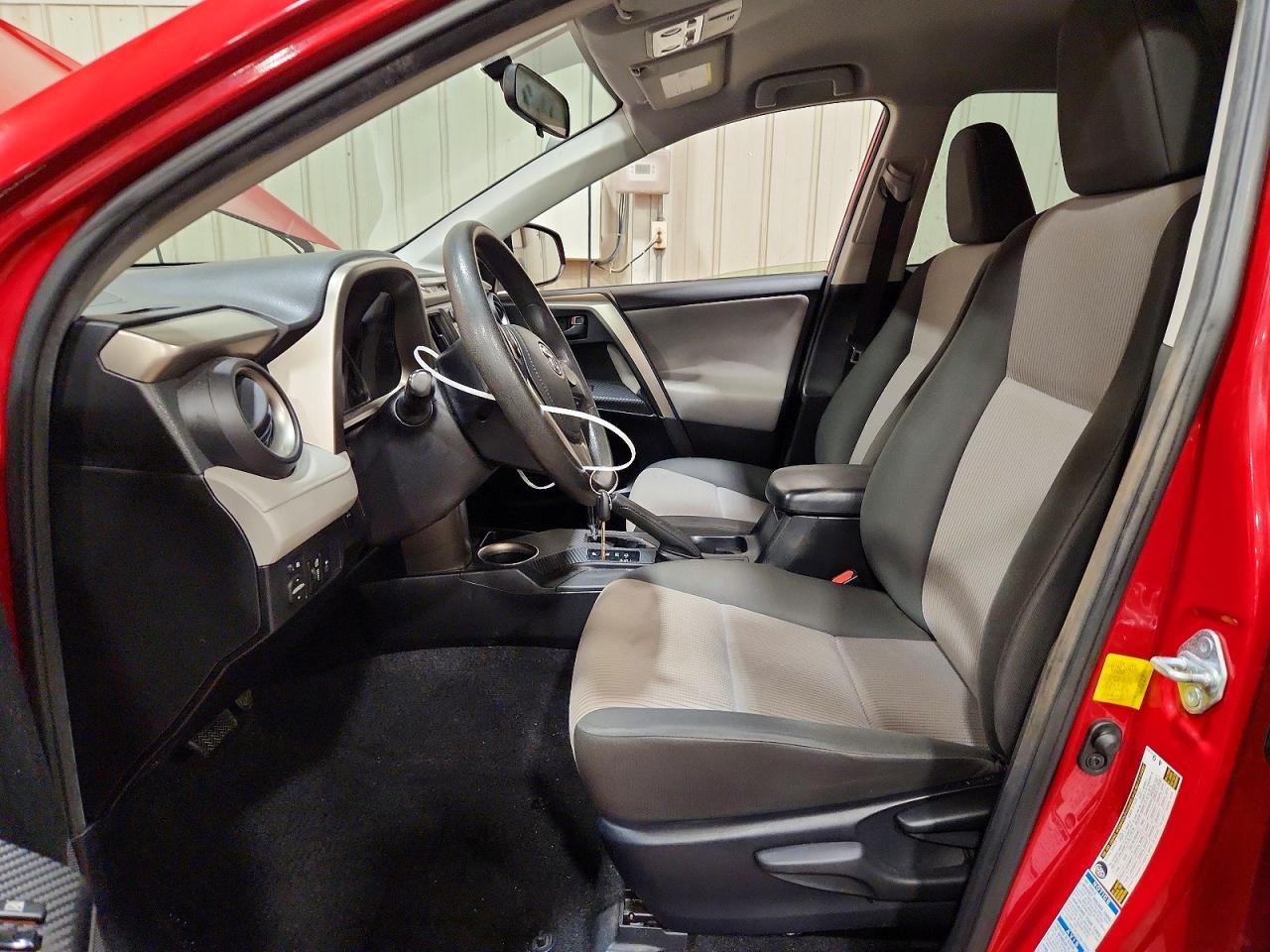 2014 Toyota Rav4 Le Red vin: JTMBFREV0ED056312