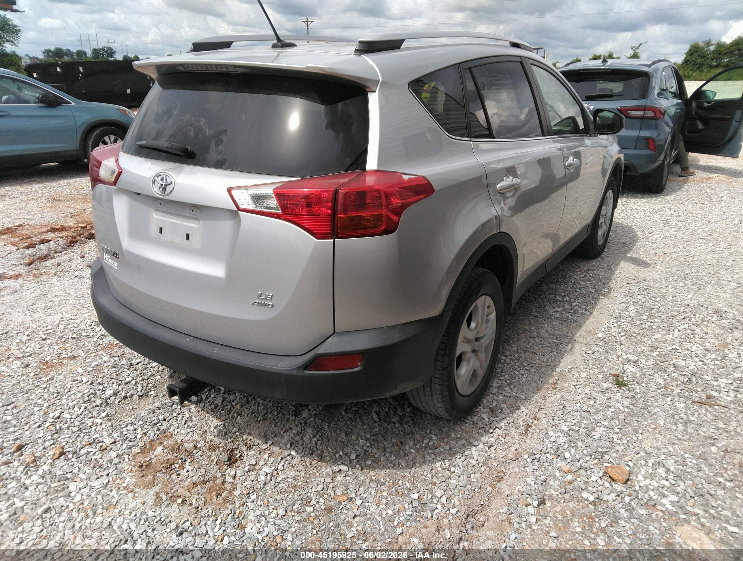 2014 Toyota Rav4 Le Silver vin: JTMBFREV0ED067116