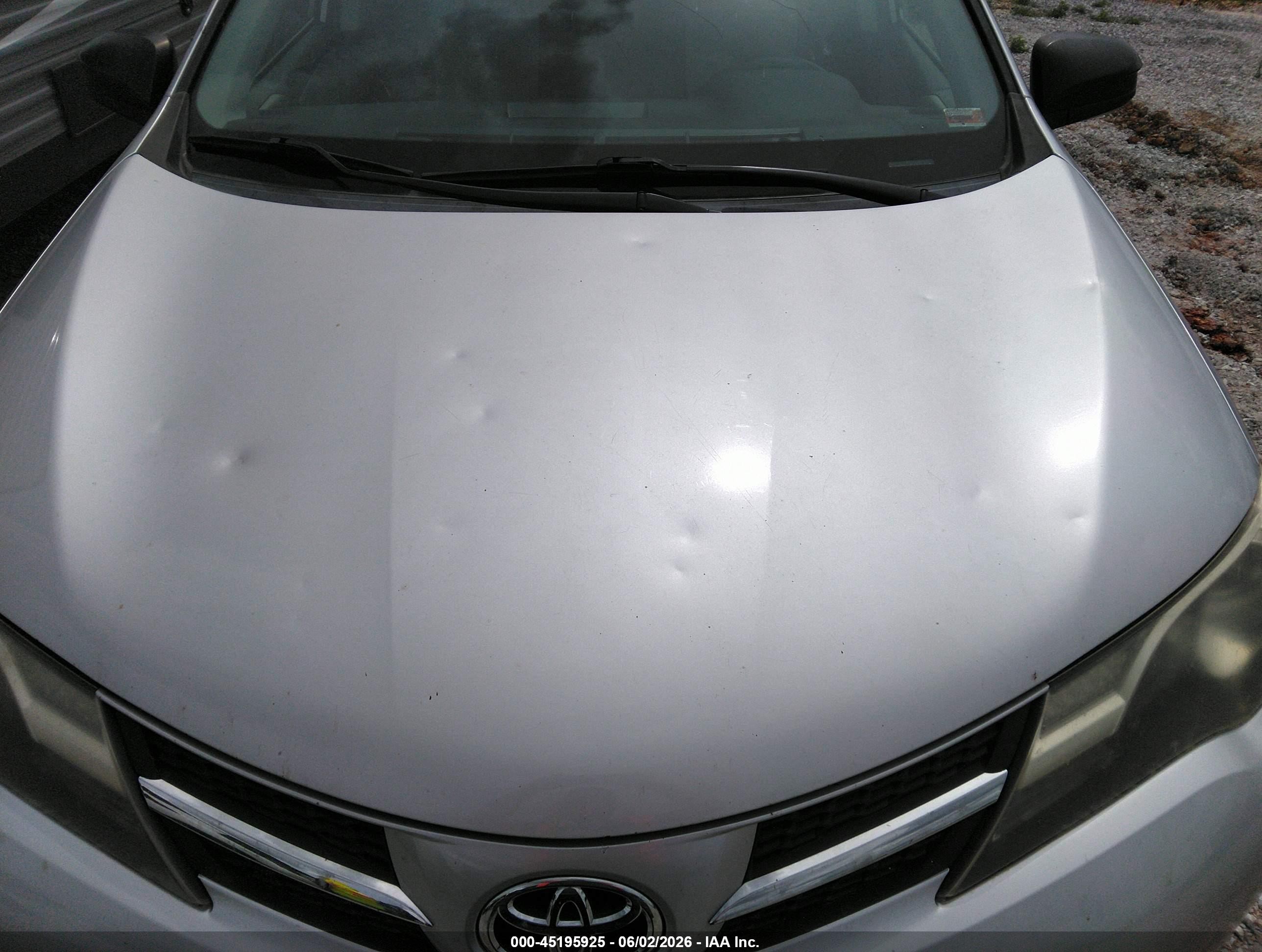 2014 Toyota Rav4 Le Silver vin: JTMBFREV0ED067116