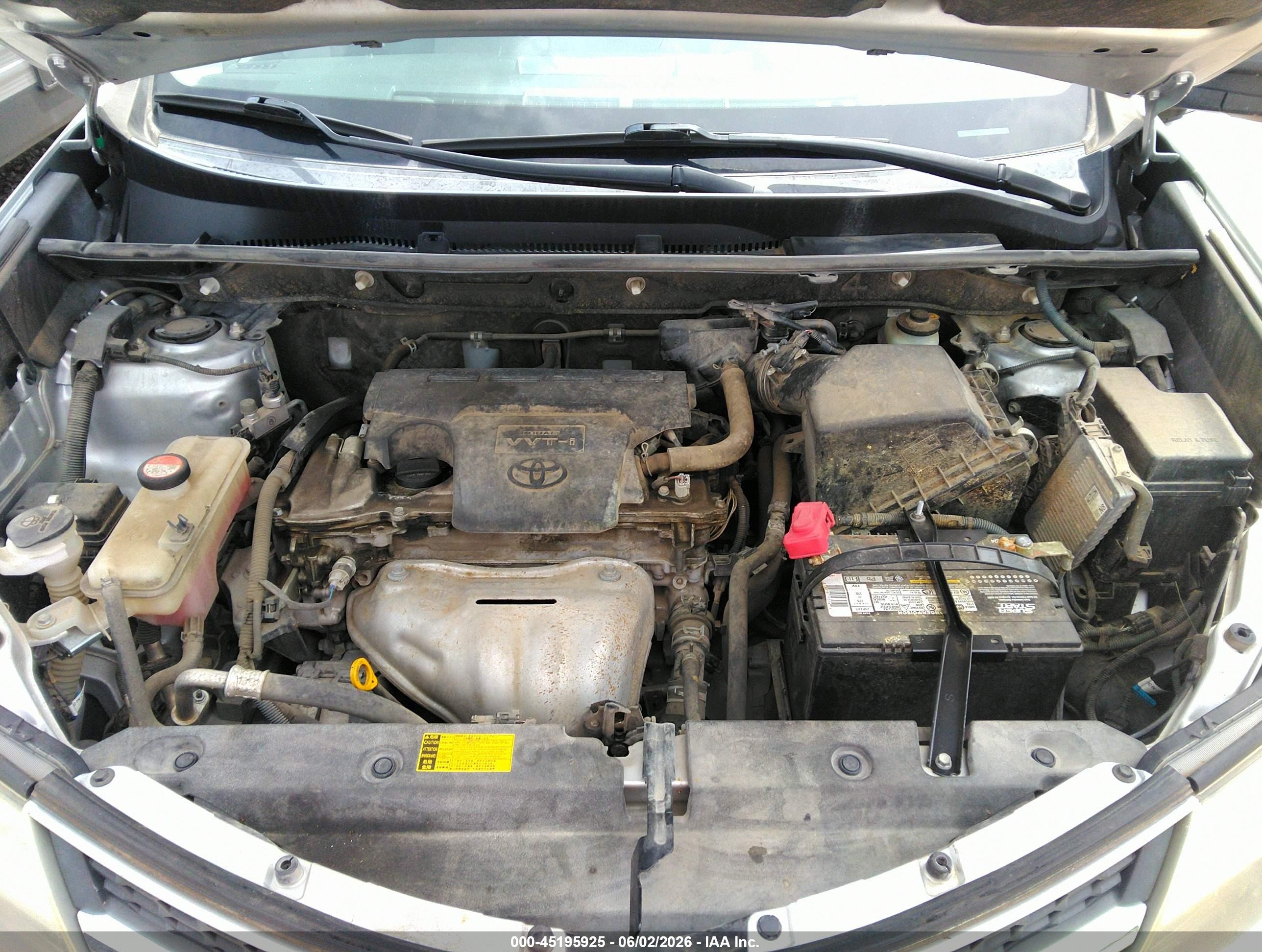 2014 Toyota Rav4 Le Silver vin: JTMBFREV0ED067116