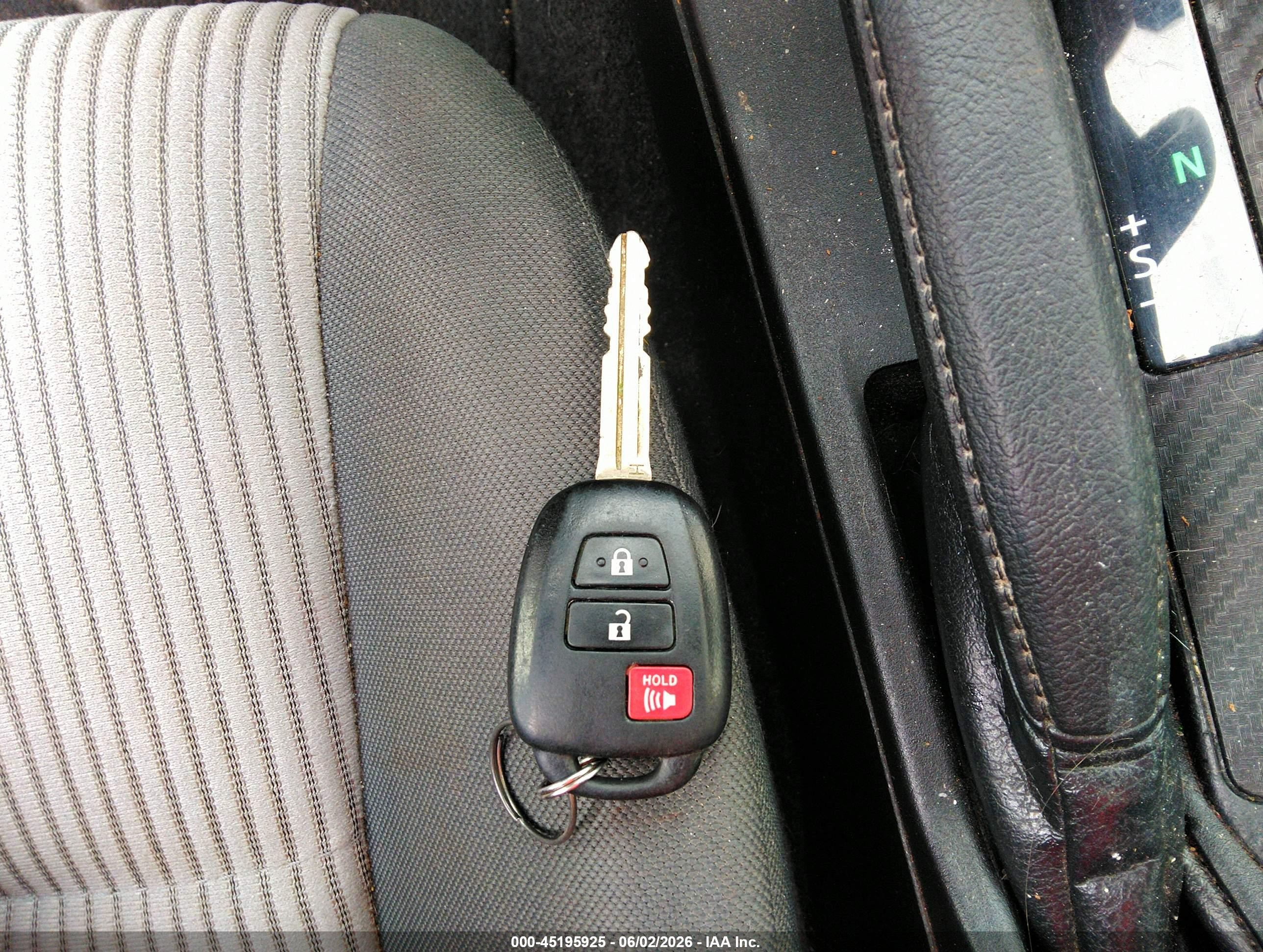 2014 Toyota Rav4 Le Silver vin: JTMBFREV0ED067116