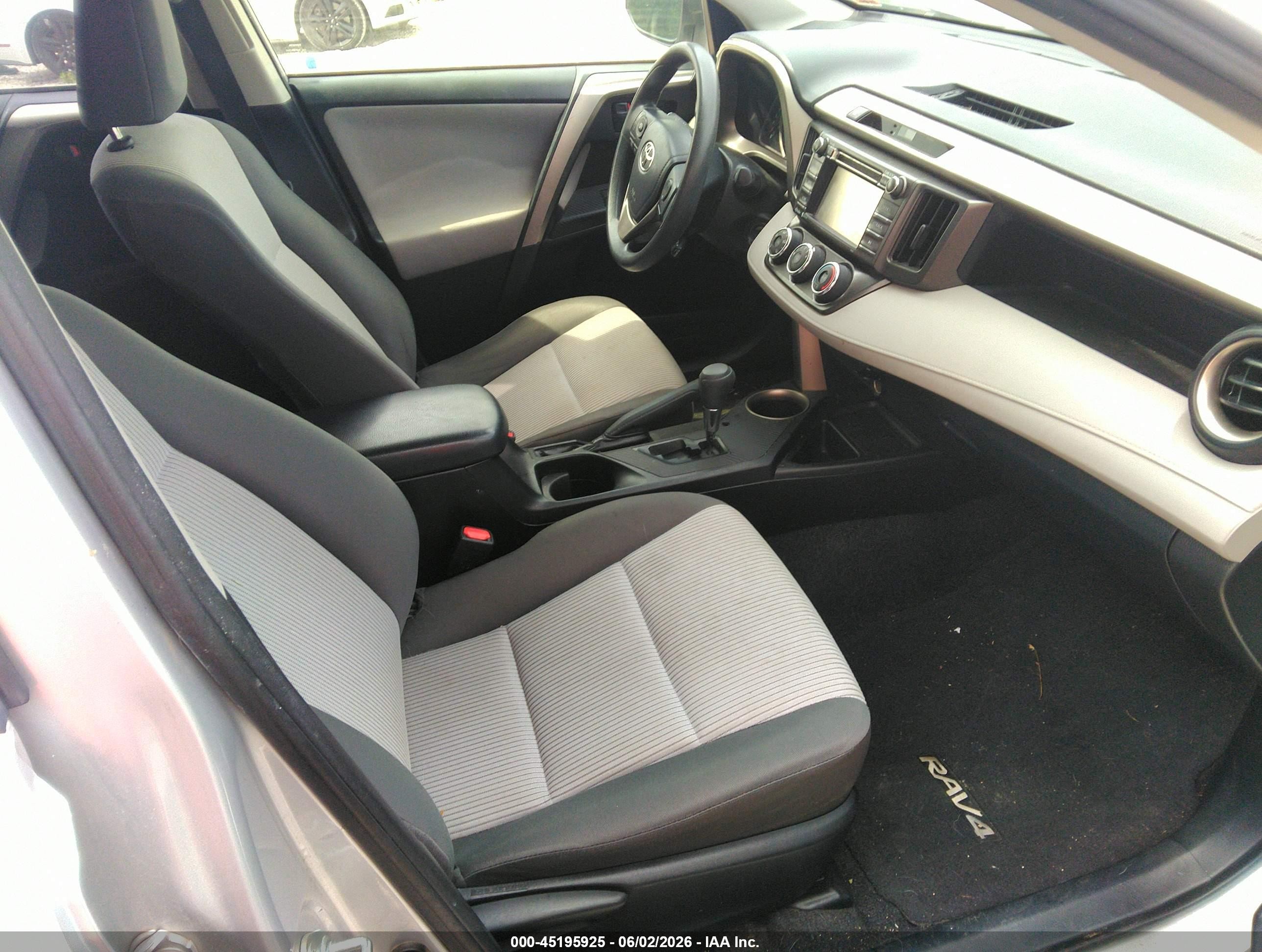 2014 Toyota Rav4 Le Silver vin: JTMBFREV0ED067116