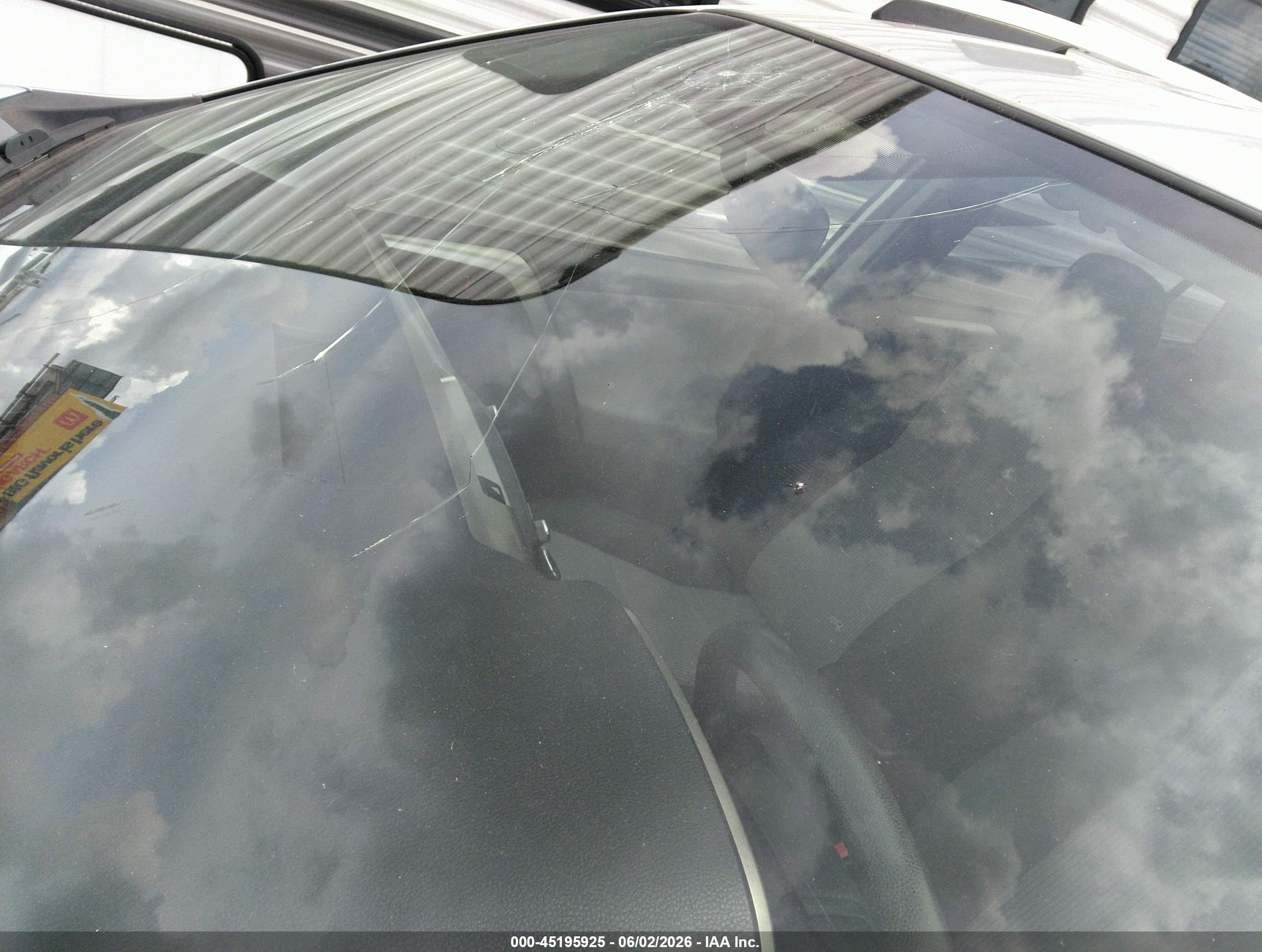 2014 Toyota Rav4 Le Silver vin: JTMBFREV0ED067116