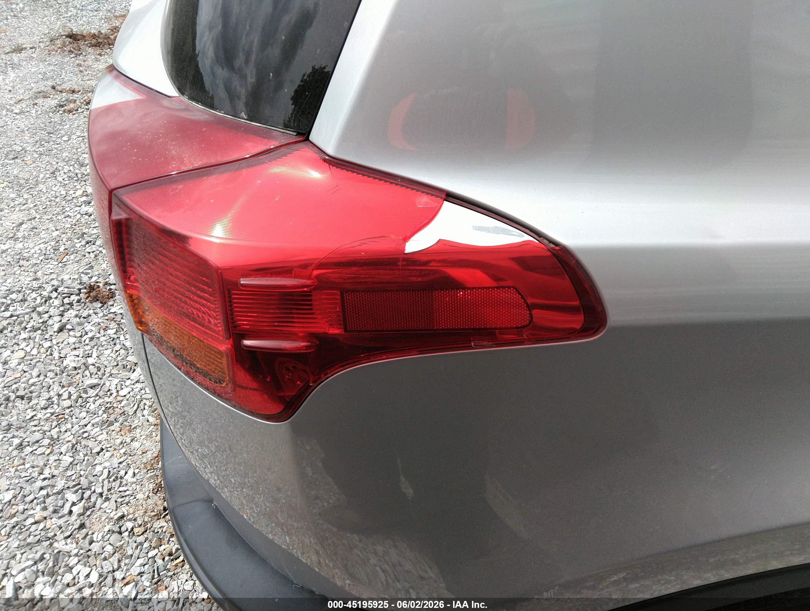 2014 Toyota Rav4 Le Silver vin: JTMBFREV0ED067116
