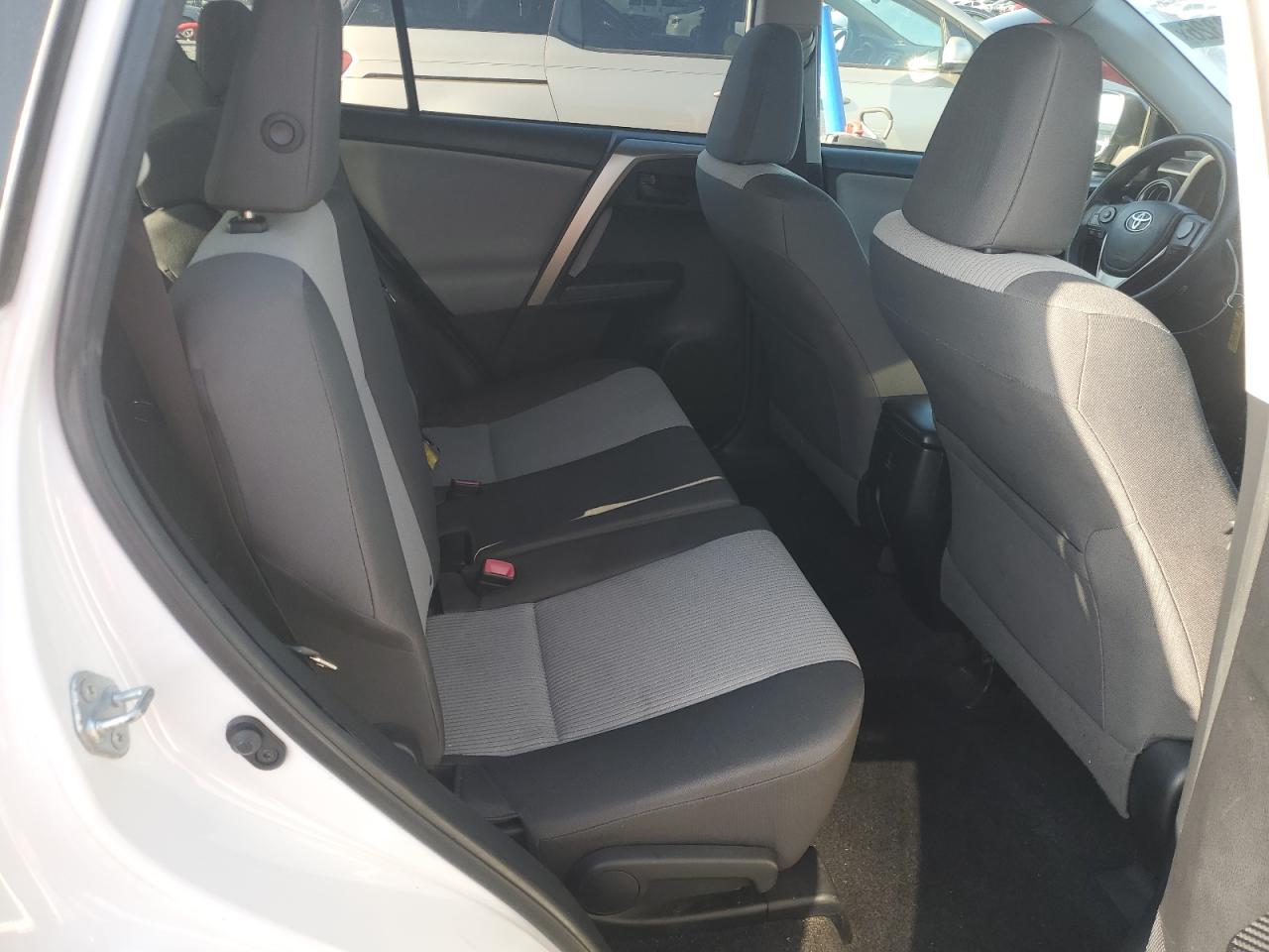 2014 Toyota Rav4 Le White vin: JTMBFREV0ED071117