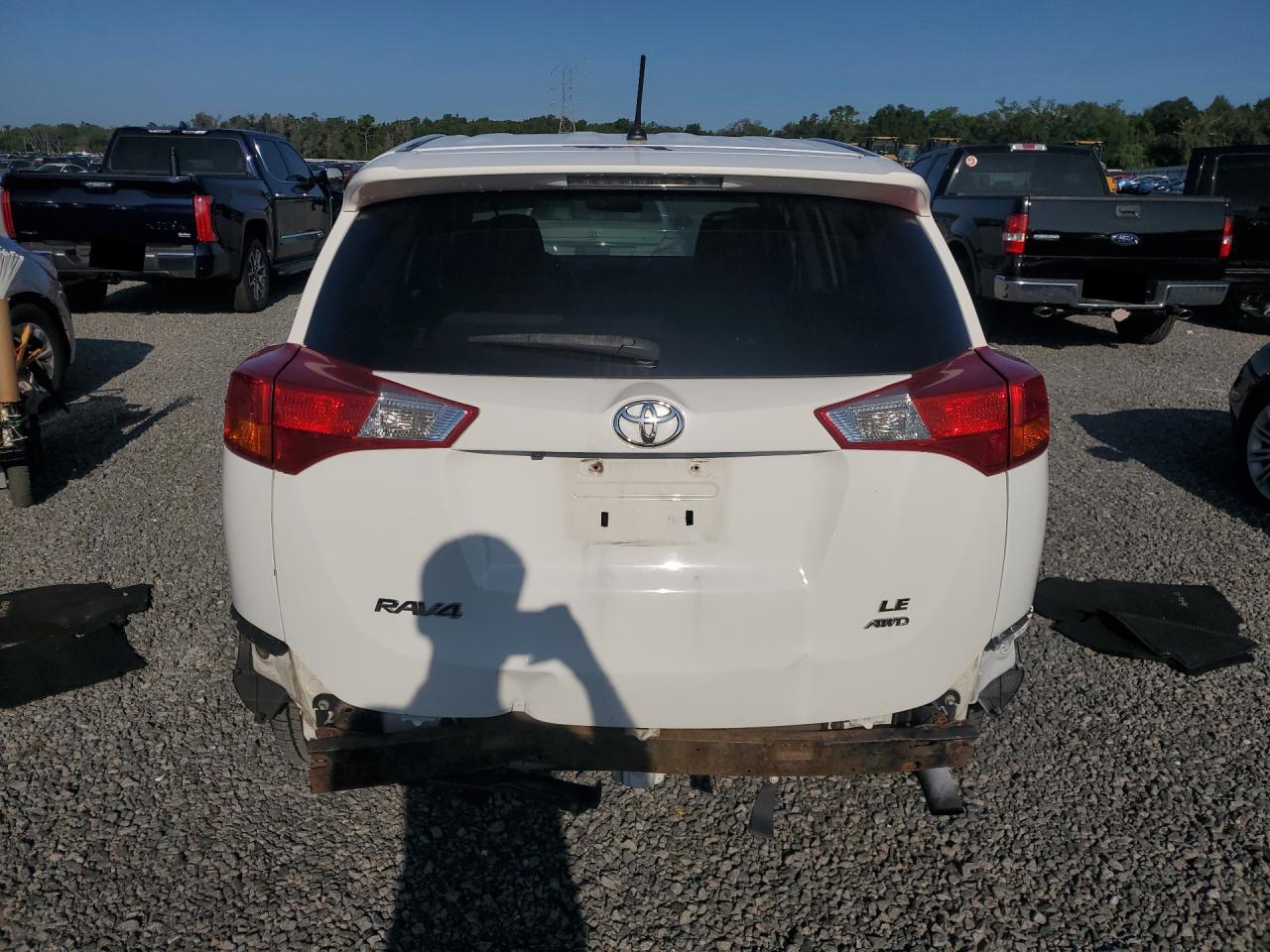 2014 Toyota Rav4 Le White vin: JTMBFREV0ED071117