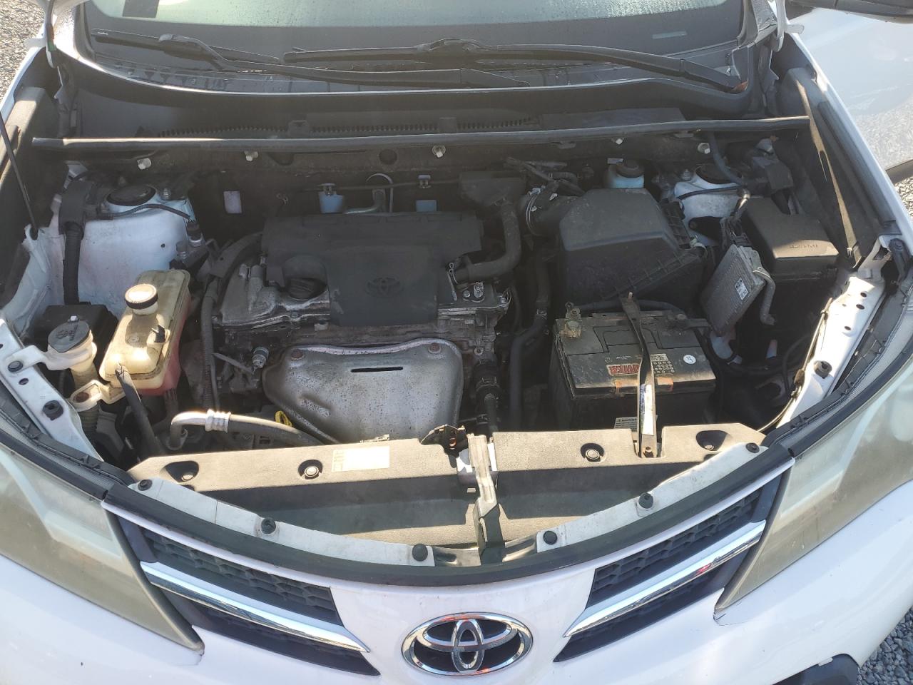 2014 Toyota Rav4 Le White vin: JTMBFREV0ED071117