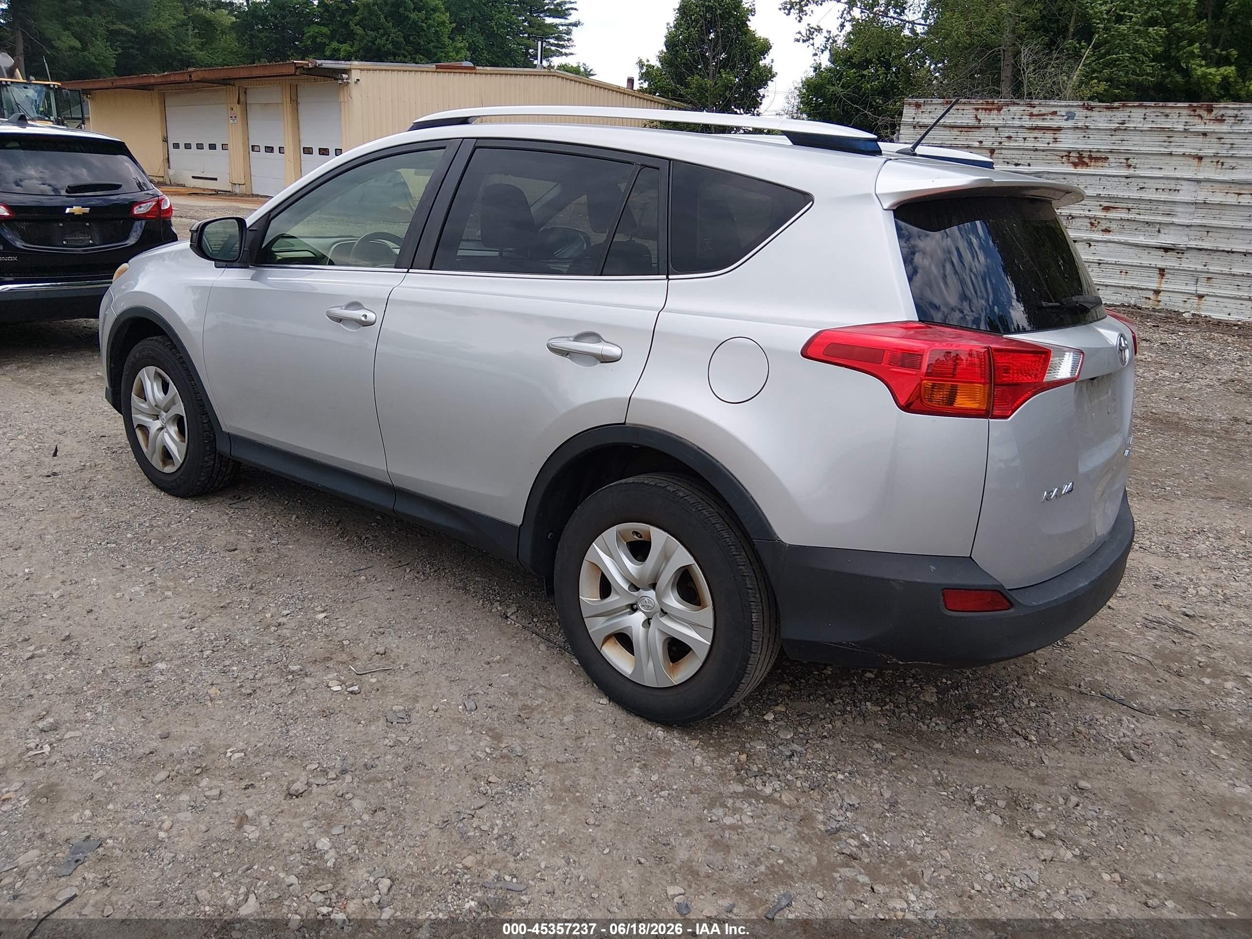 2015 Toyota Rav4 Le Silver vin: JTMBFREV0FD118499
