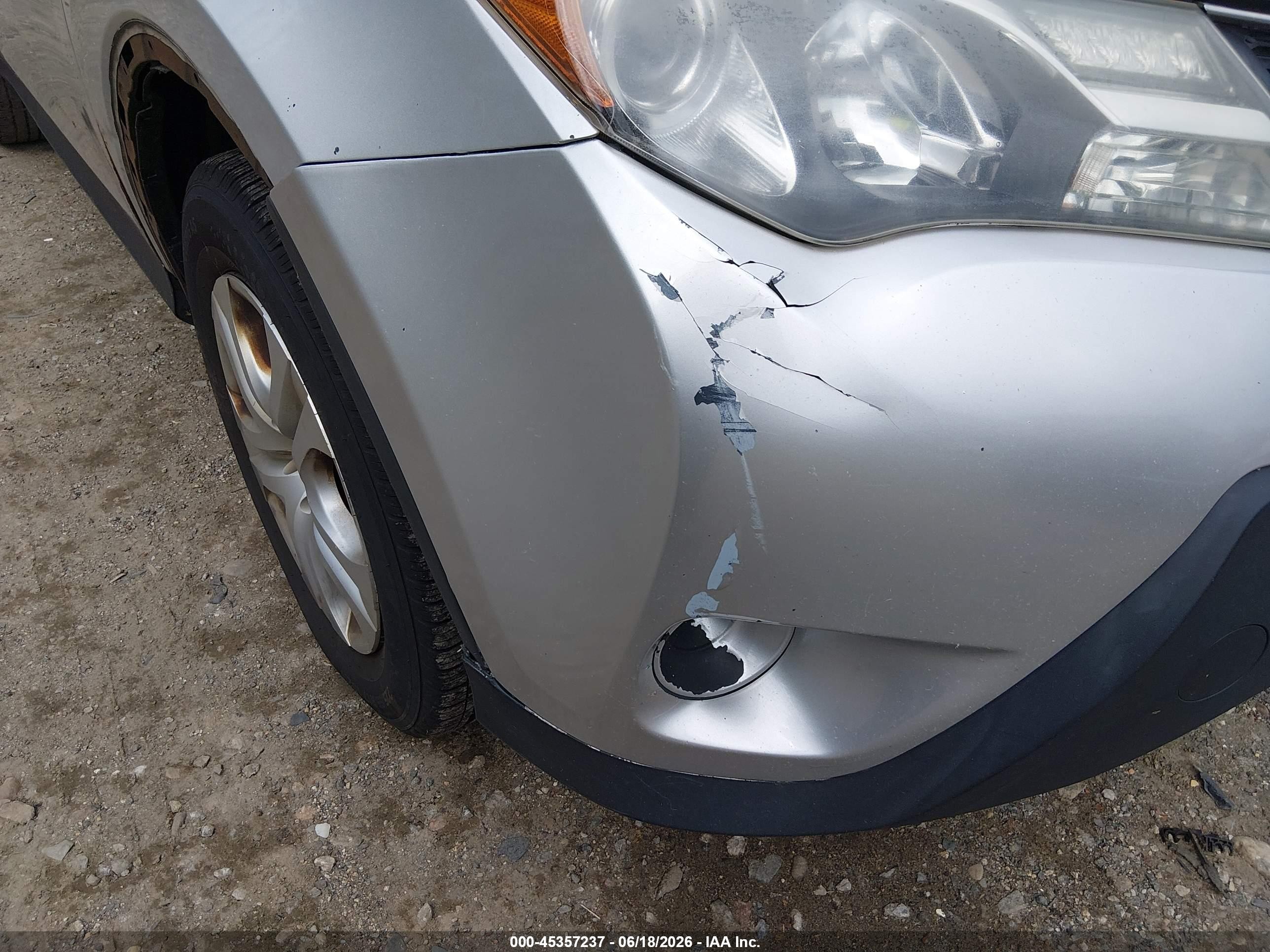 2015 Toyota Rav4 Le Silver vin: JTMBFREV0FD118499