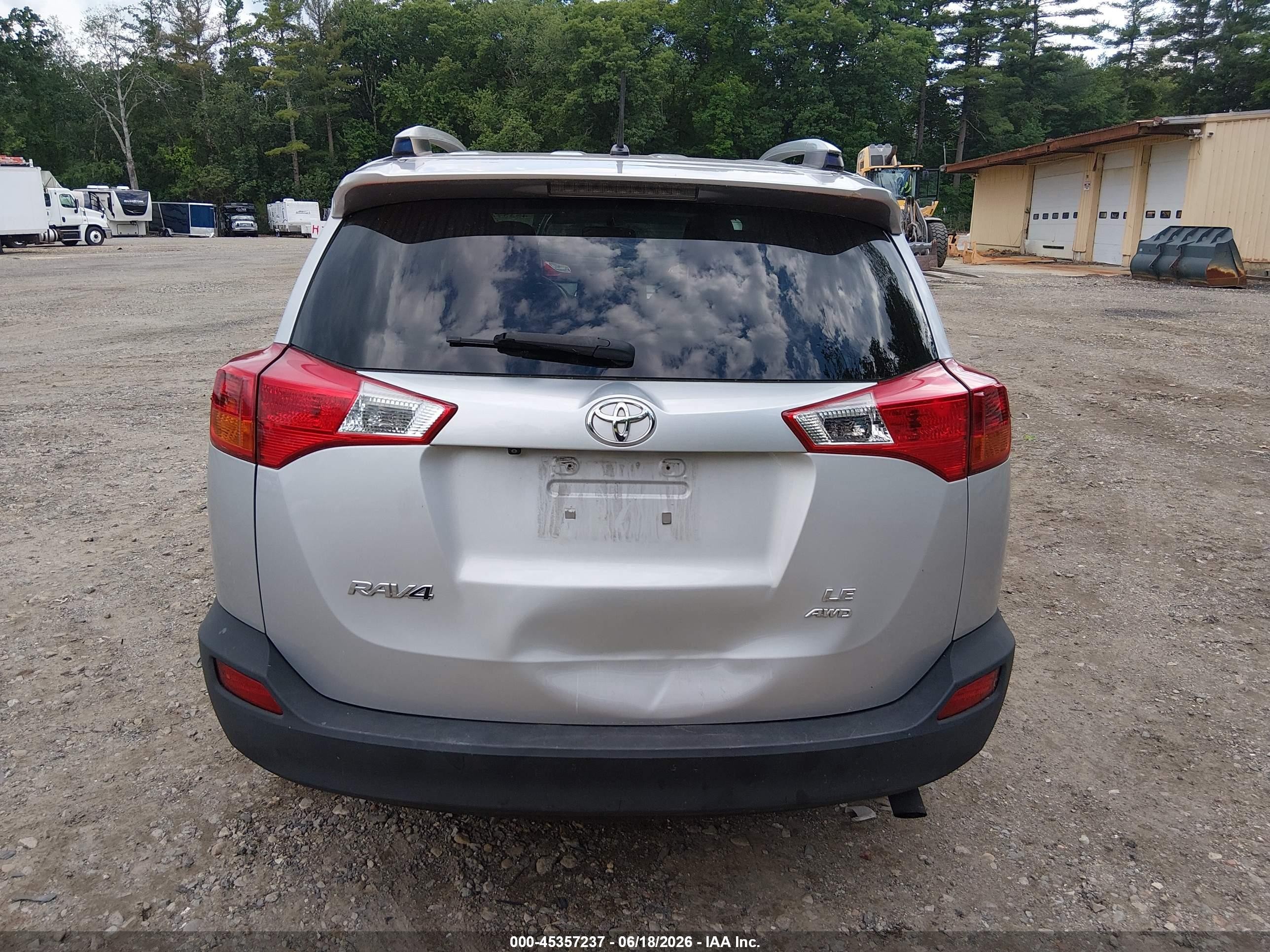 2015 Toyota Rav4 Le Silver vin: JTMBFREV0FD118499