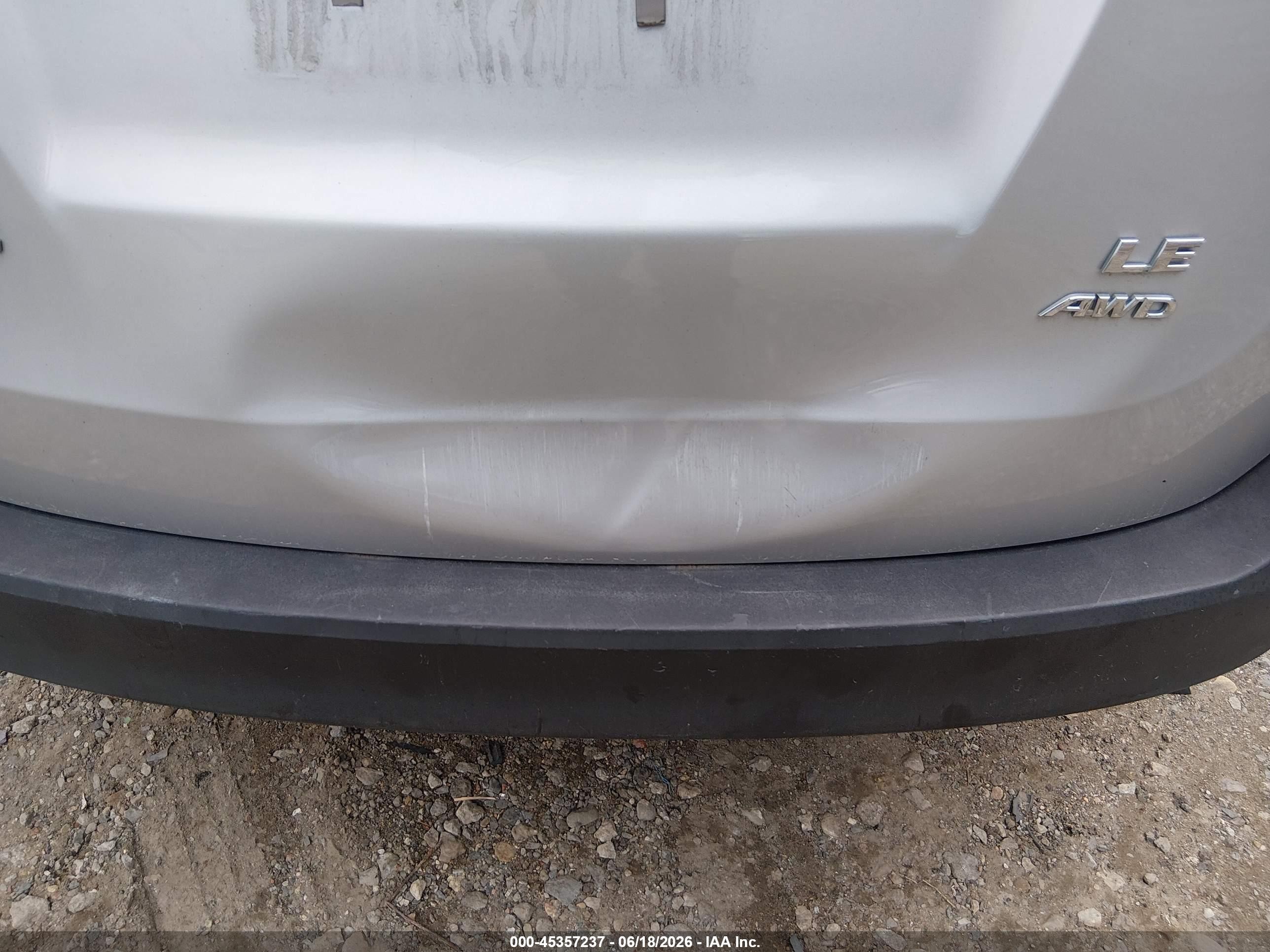2015 Toyota Rav4 Le Silver vin: JTMBFREV0FD118499