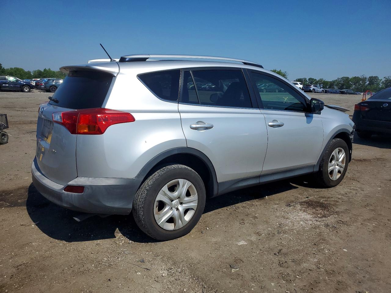 2015 Toyota Rav4 Le Silver vin: JTMBFREV0FD129583