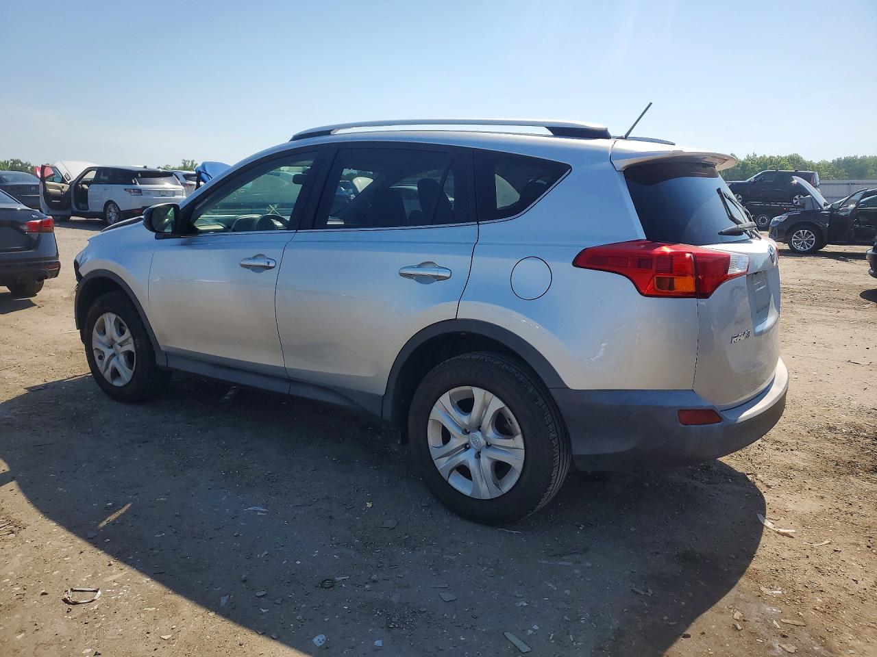 2015 Toyota Rav4 Le Silver vin: JTMBFREV0FD129583