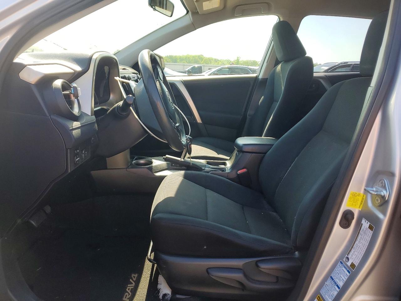 2015 Toyota Rav4 Le Silver vin: JTMBFREV0FD129583