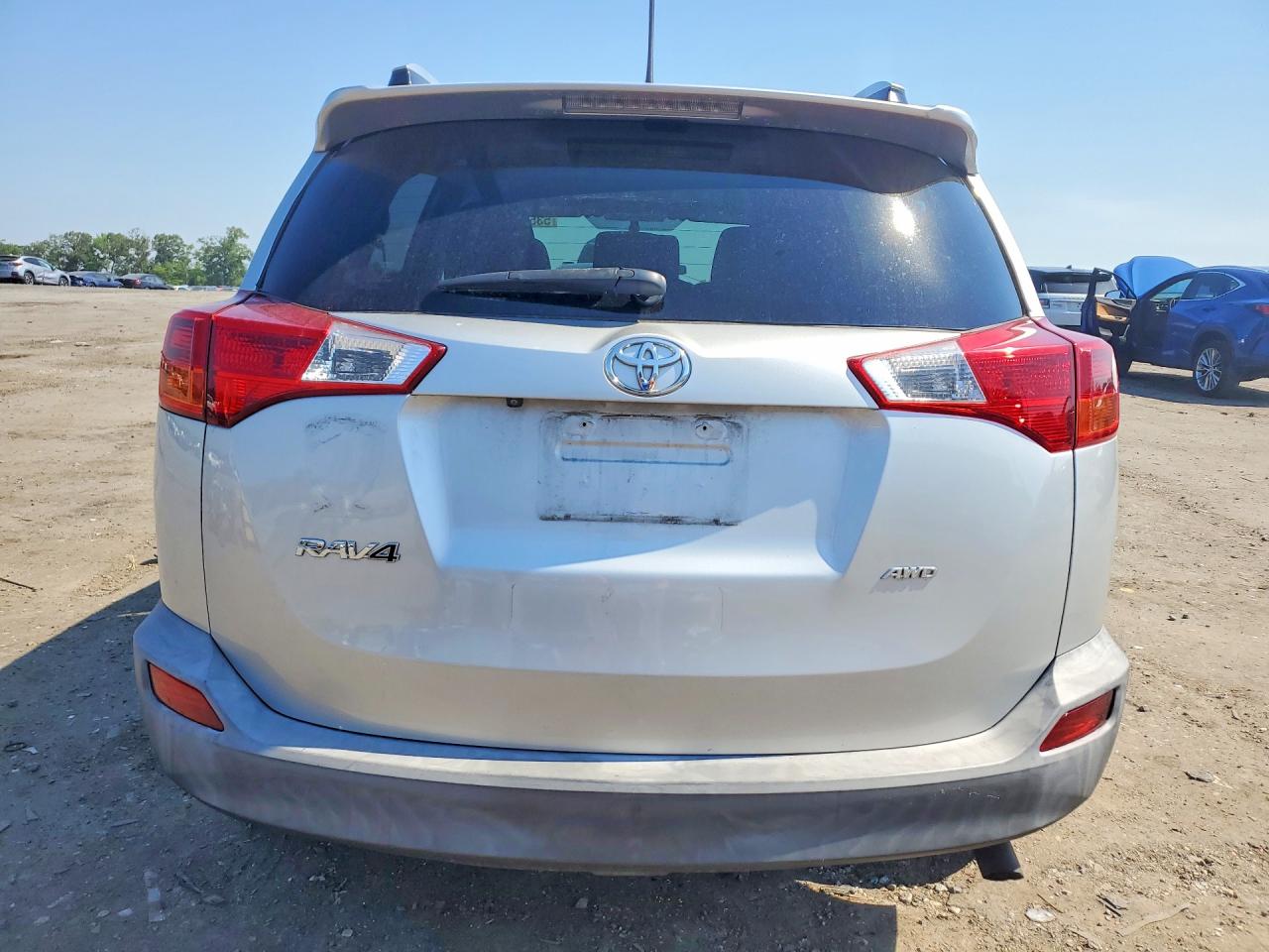 2015 Toyota Rav4 Le Silver vin: JTMBFREV0FD129583