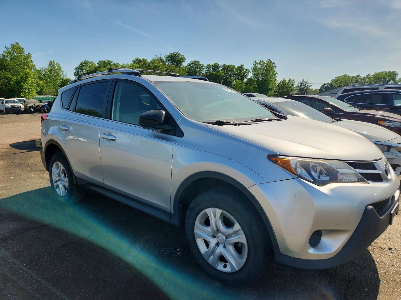 2015 Toyota Rav4 Le Silver vin: JTMBFREV0FD152393
