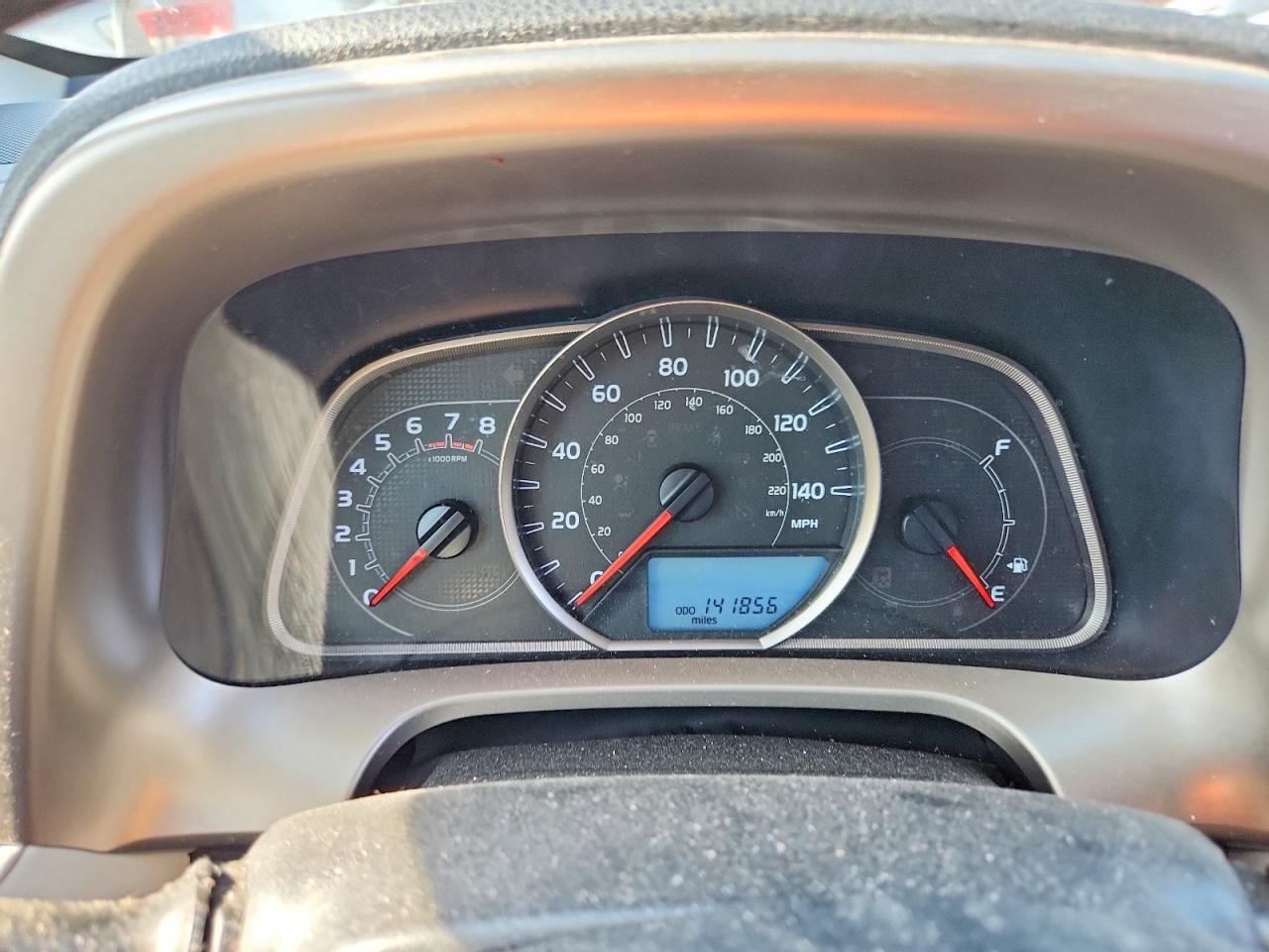 2015 Toyota Rav4 Le Silver vin: JTMBFREV0FD152393