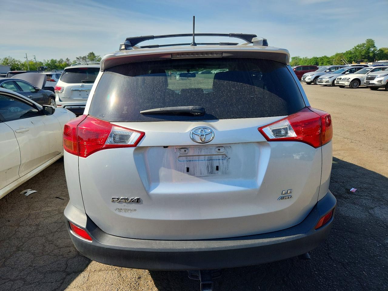 2015 Toyota Rav4 Le Silver vin: JTMBFREV0FD152393